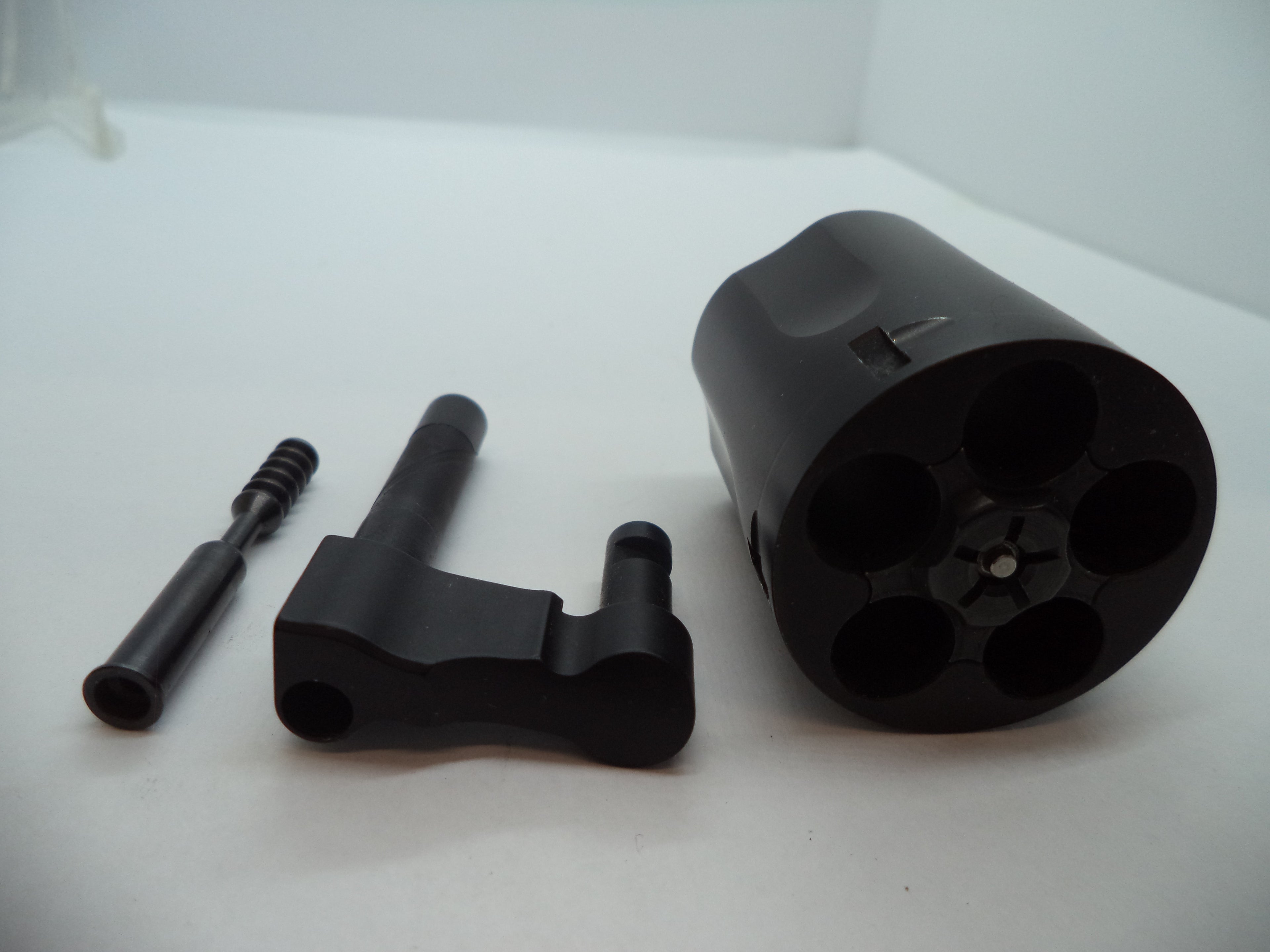 3676 S&W J Model 38 Bodyguard Cylinder Assembly & Yoke 5 Shot Used .38 SPL