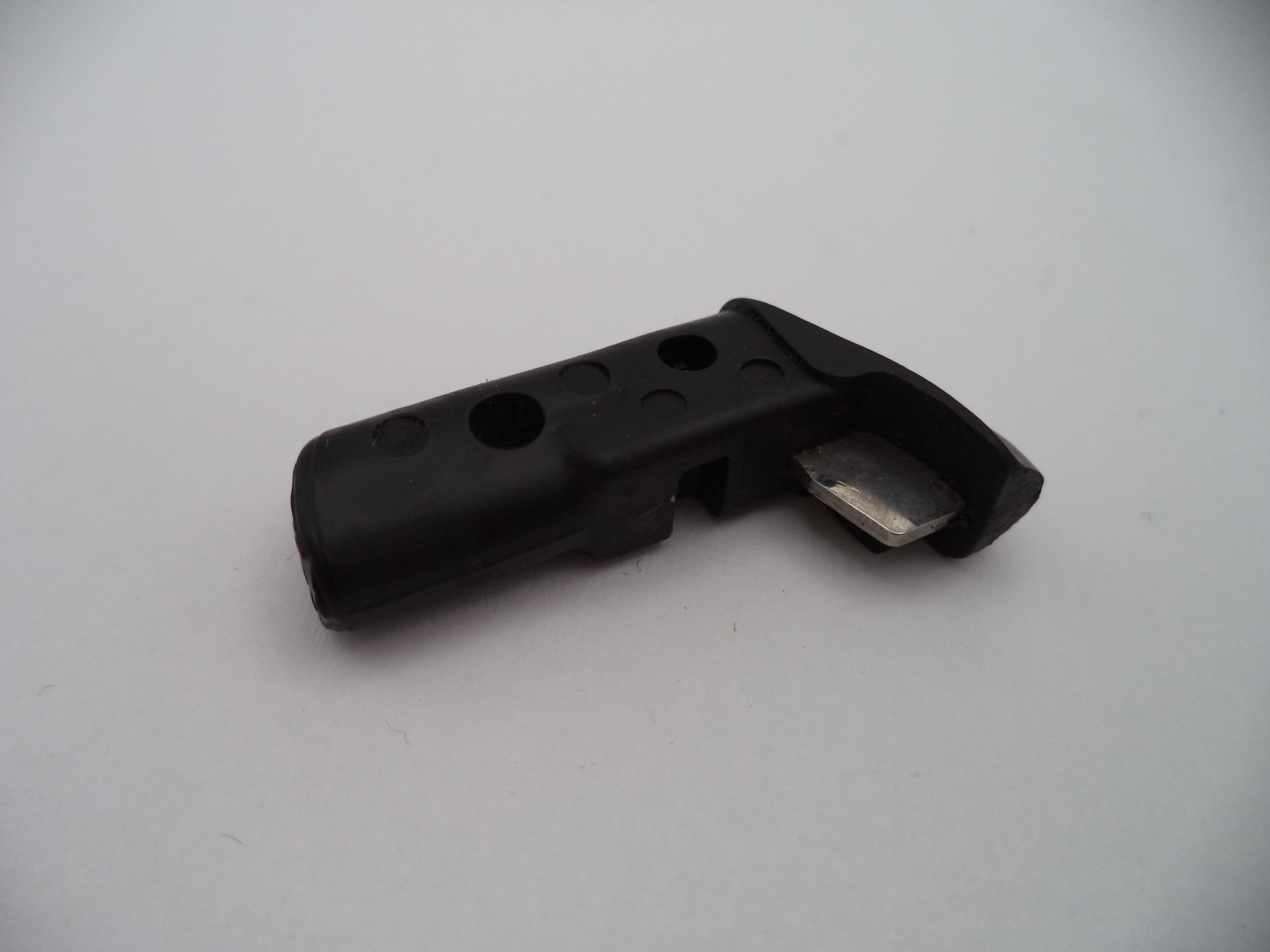 SD9VEC Smith & Wesson Pistol SD9VE Magazine Catch 9 MM Used