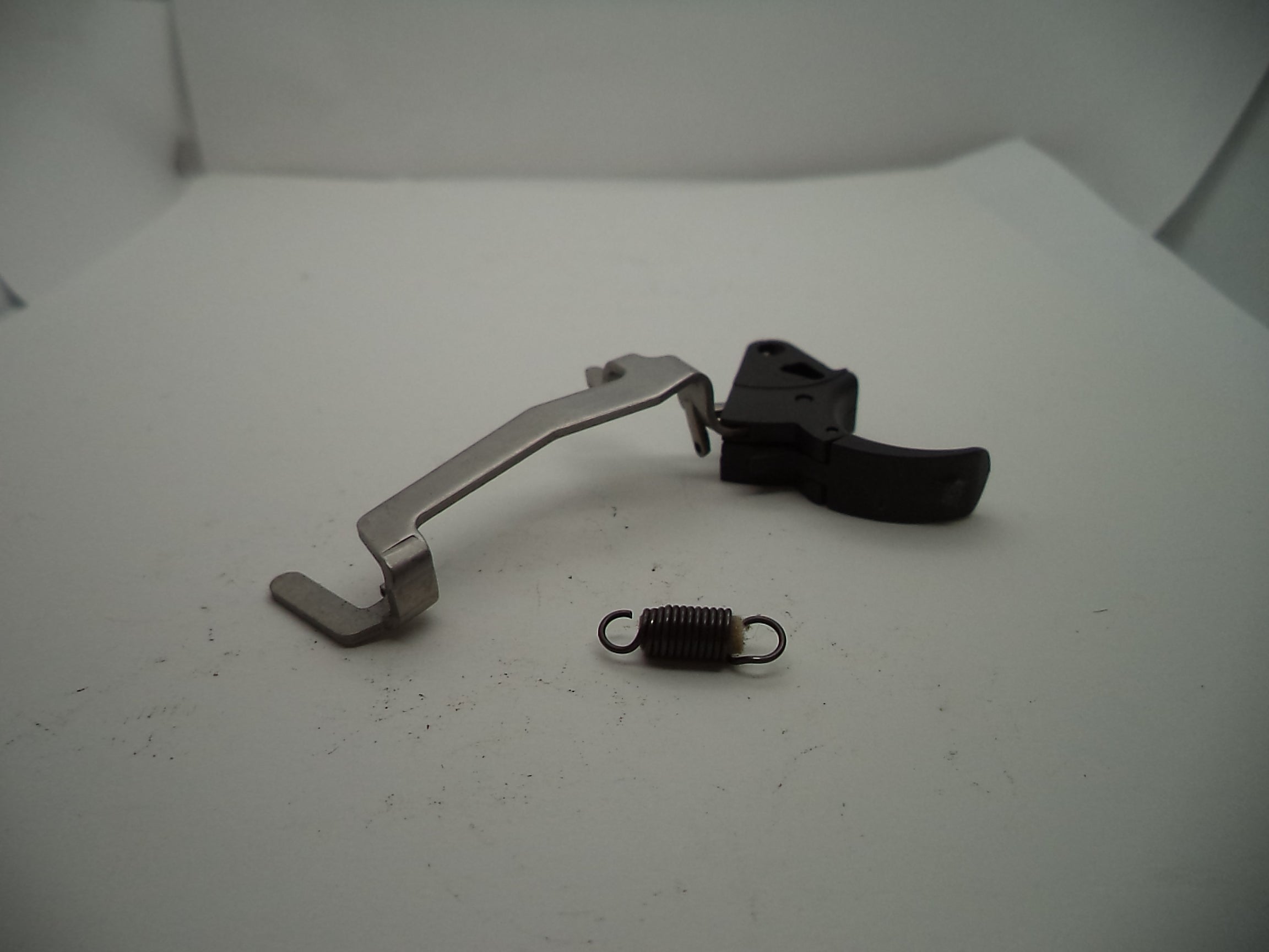 SW40V4 Smith & Wesson Model SW40V Trigger Bar Assembly Used .40 S&W