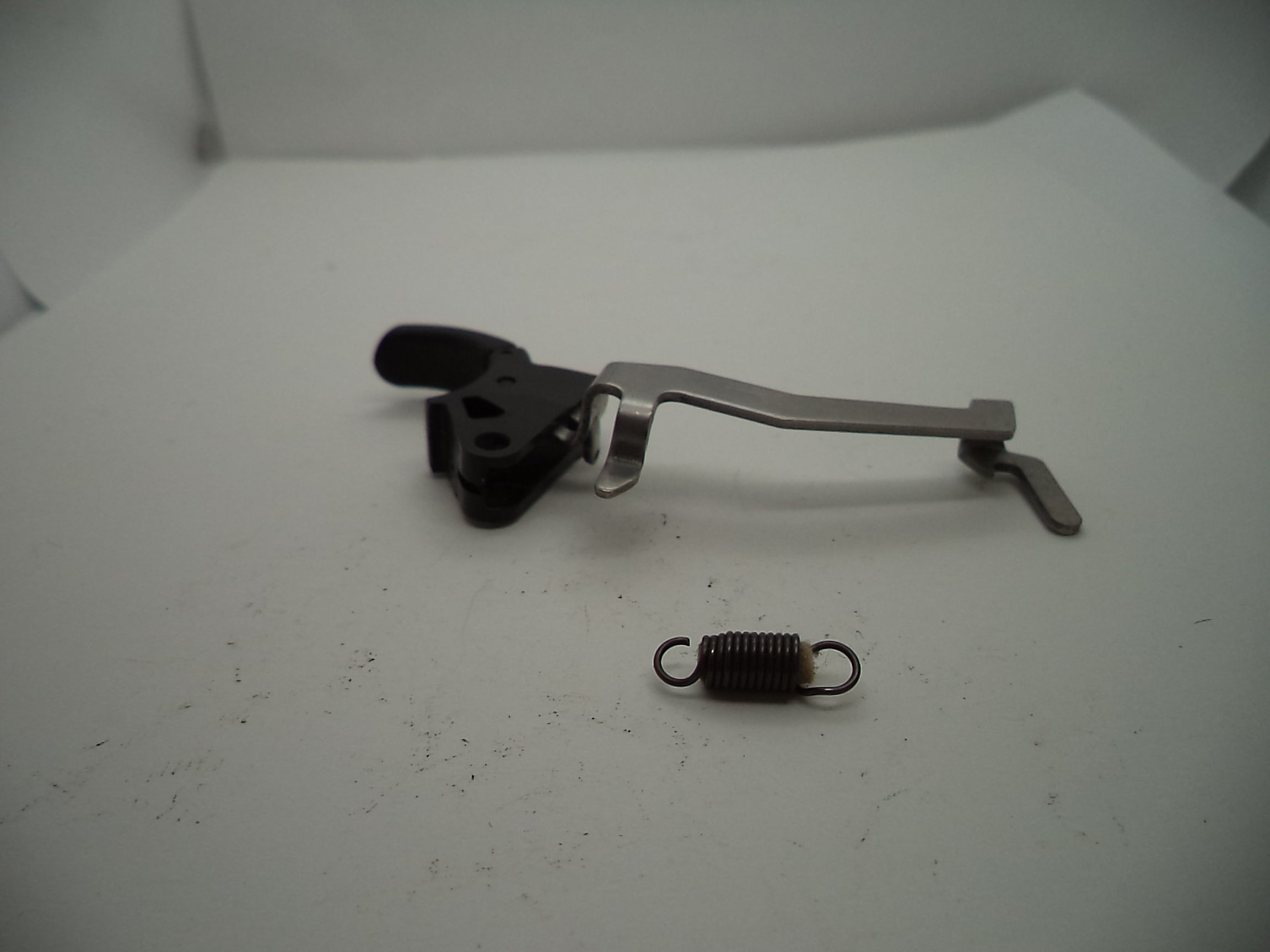 SW40V4 Smith & Wesson Model SW40V Trigger Bar Assembly Used .40 S&W