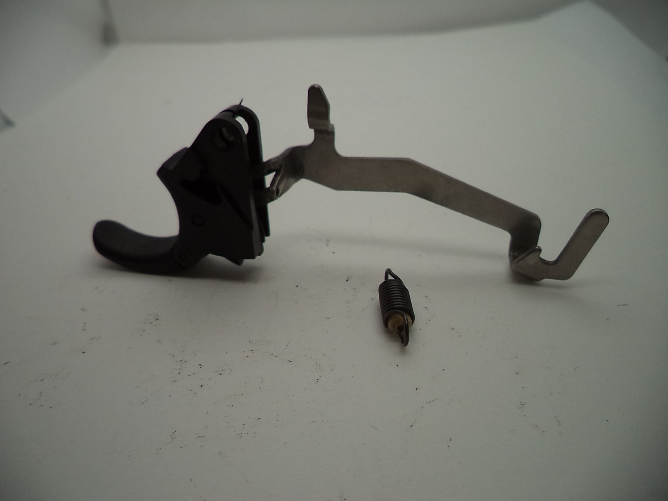 SW40V4 Smith & Wesson Model SW40V Trigger Bar Assembly Used .40 S&W