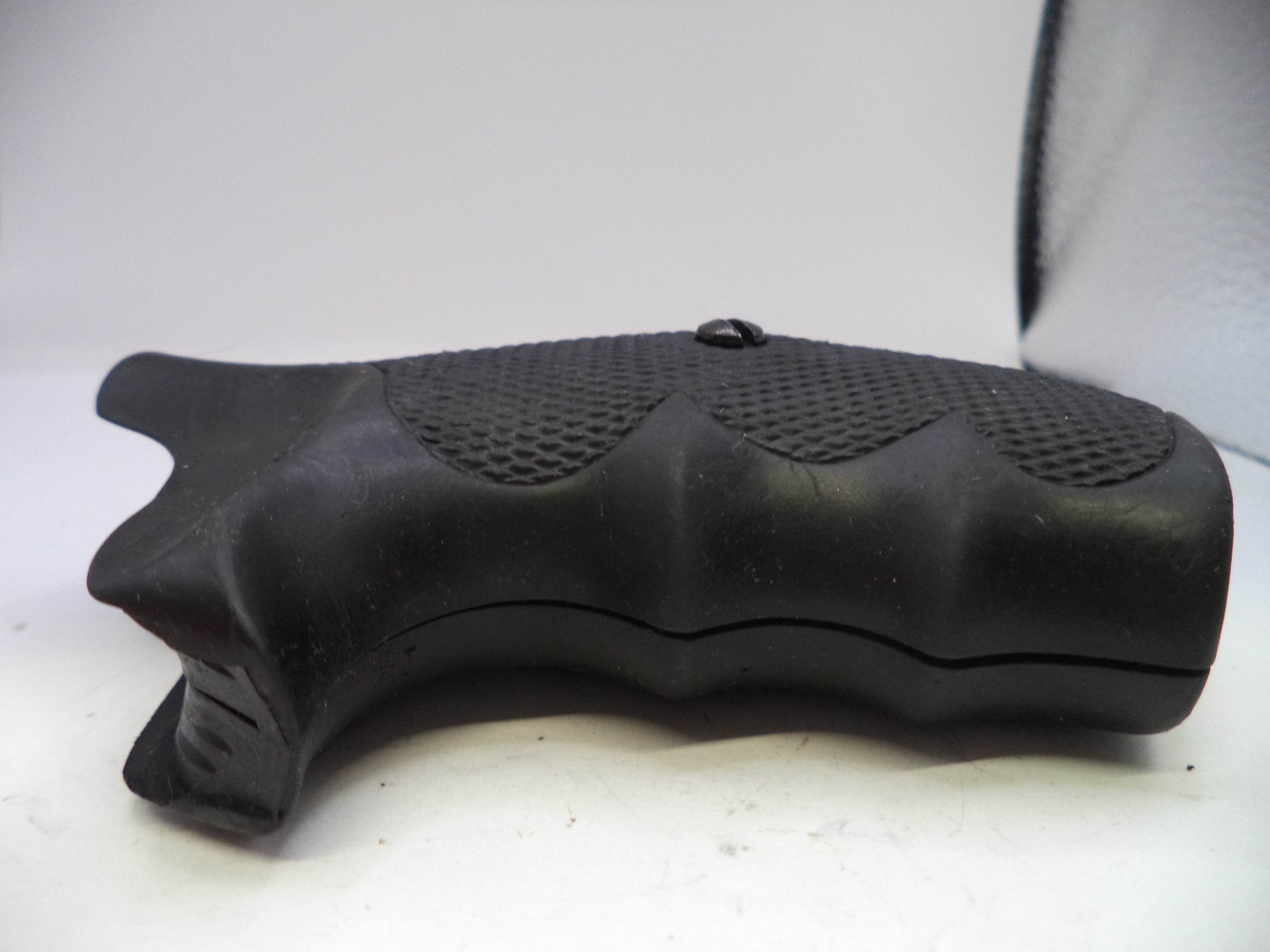 Smith & Wesson K & L Frame Uncle Mike's Round Butt Black Rubber Grips GR19