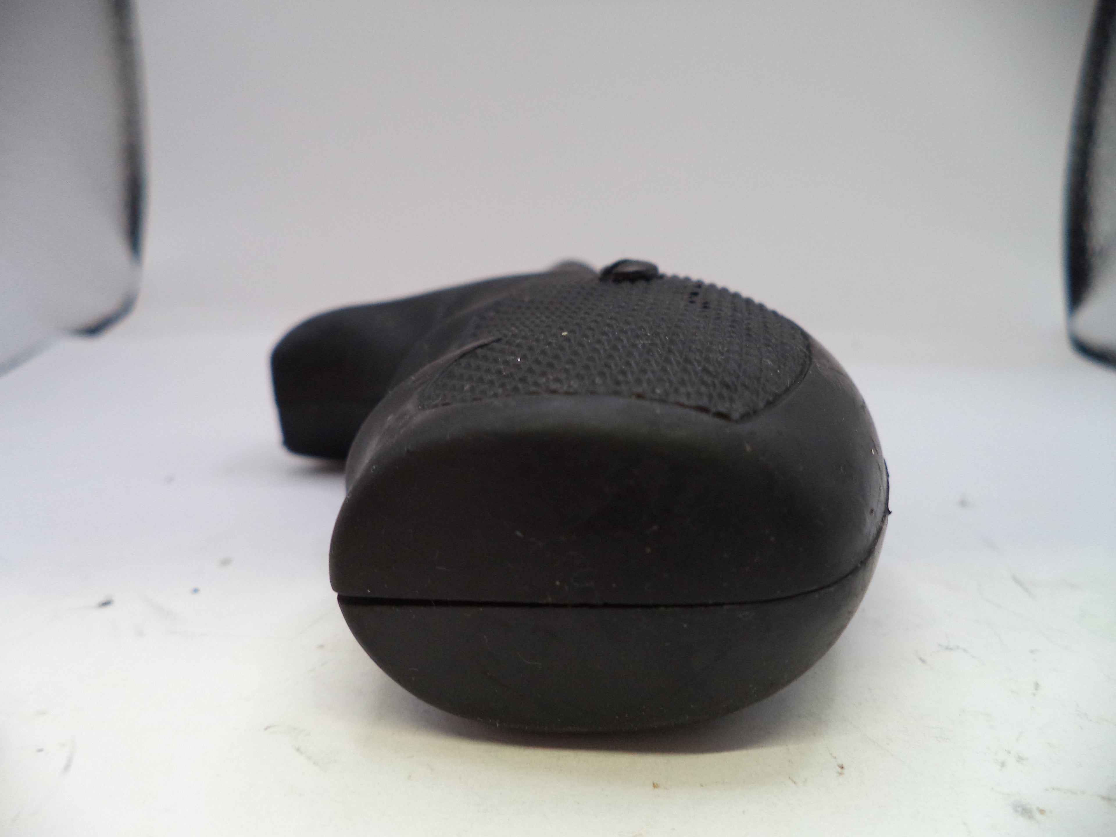 Smith & Wesson K & L Frame Uncle Mike's Round Butt Black Rubber Grips GR19