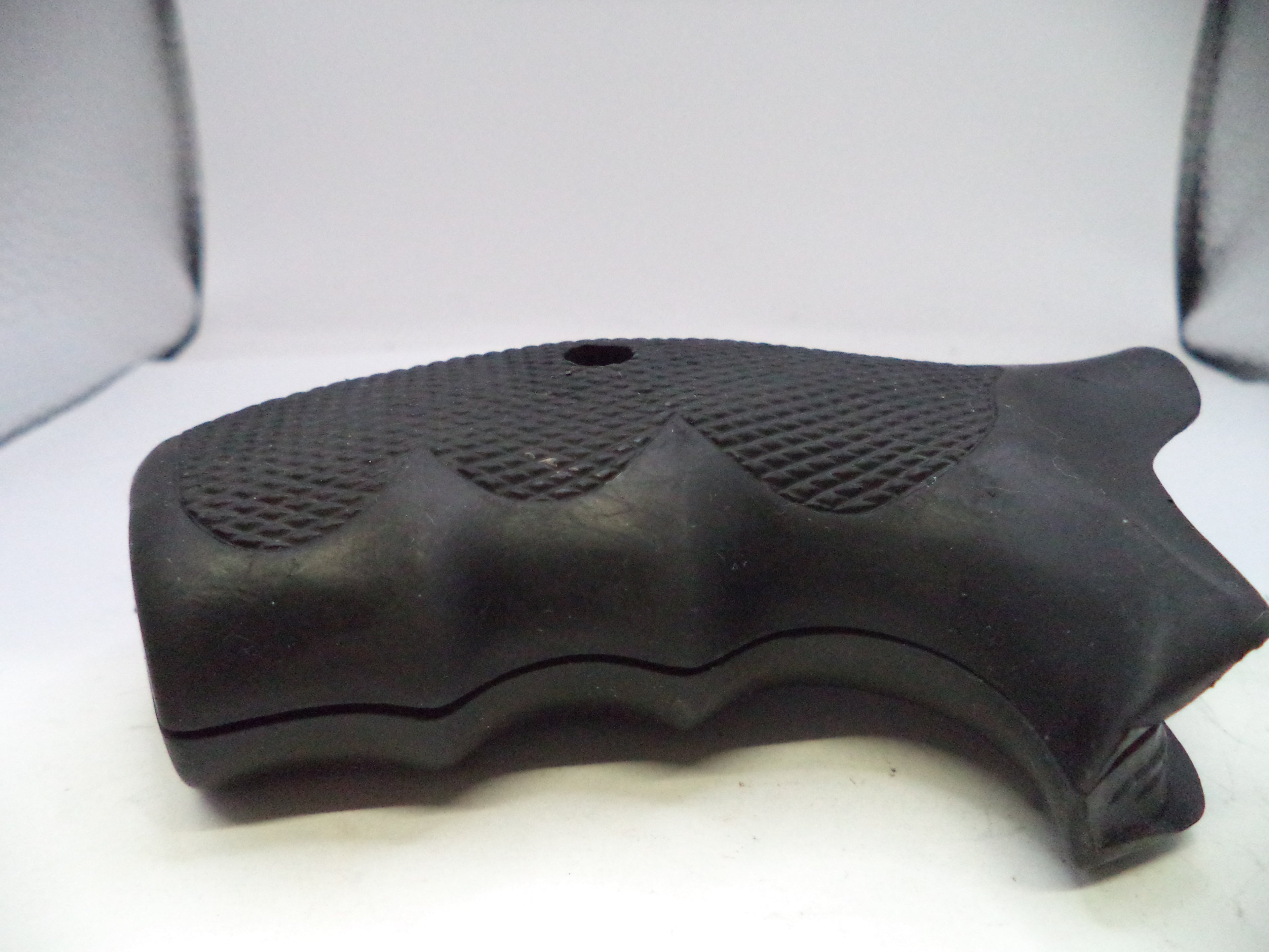 Smith & Wesson K & L Frame Uncle Mike's Round Butt Black Rubber Grips GR19