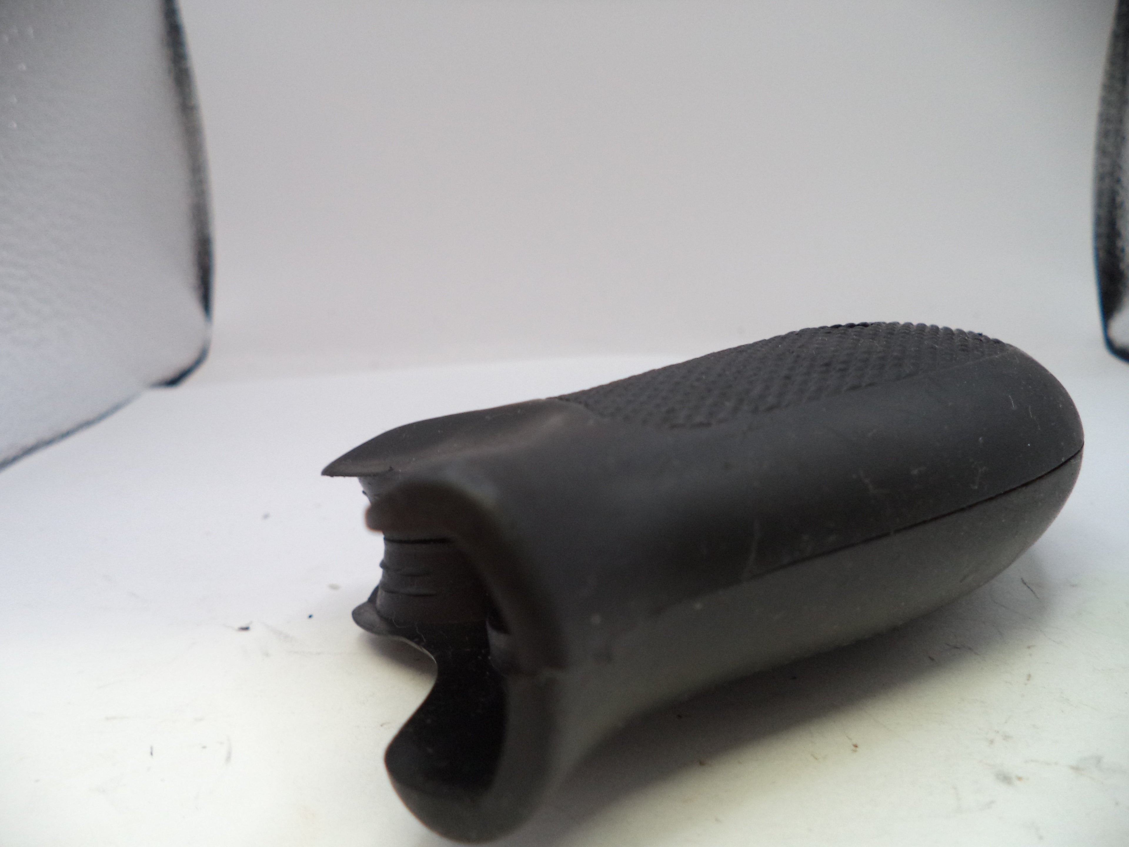 Smith & Wesson K & L Frame Uncle Mike's Round Butt Black Rubber Grips GR19