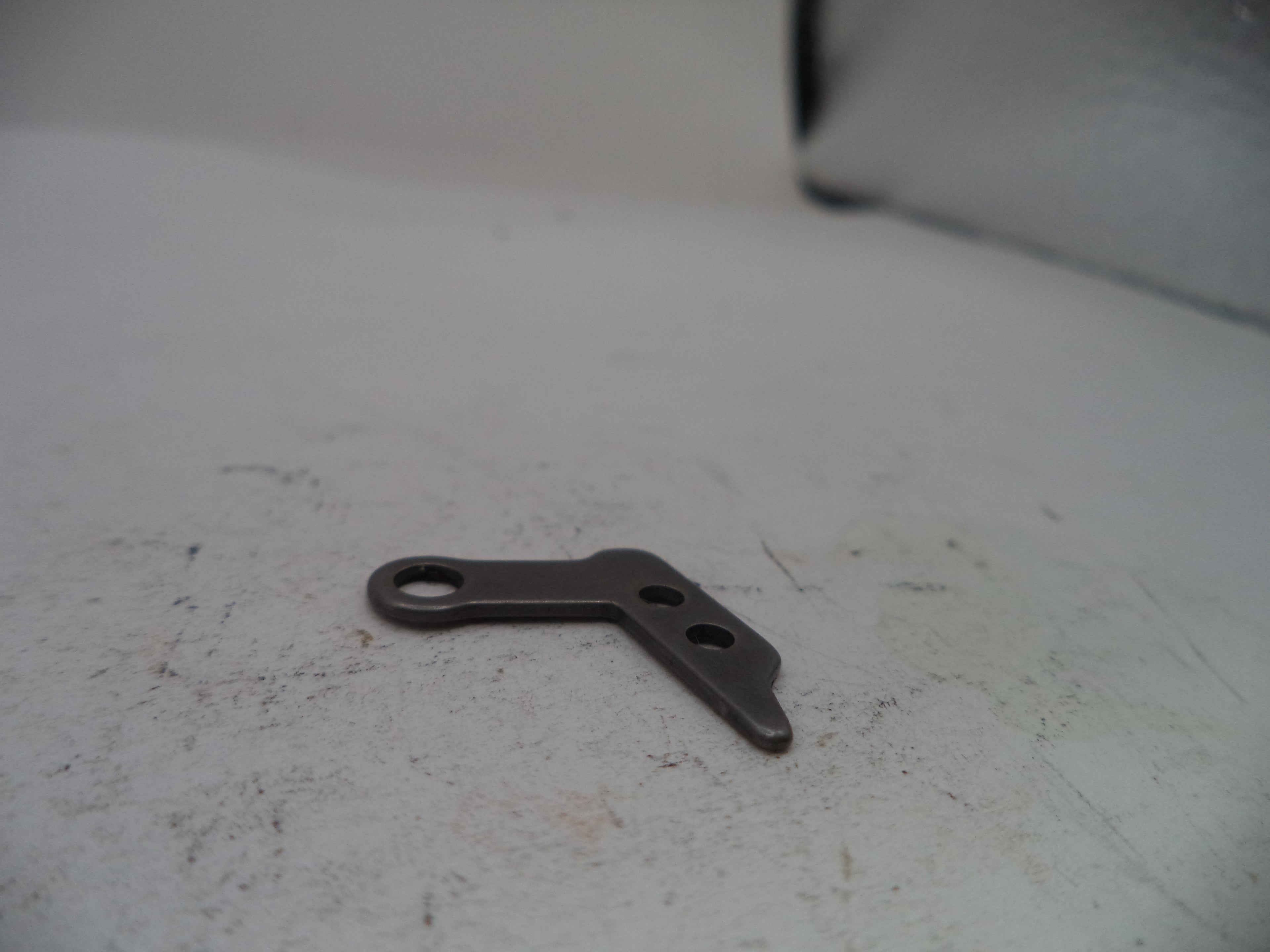 Metal mechanical part on a worn surface