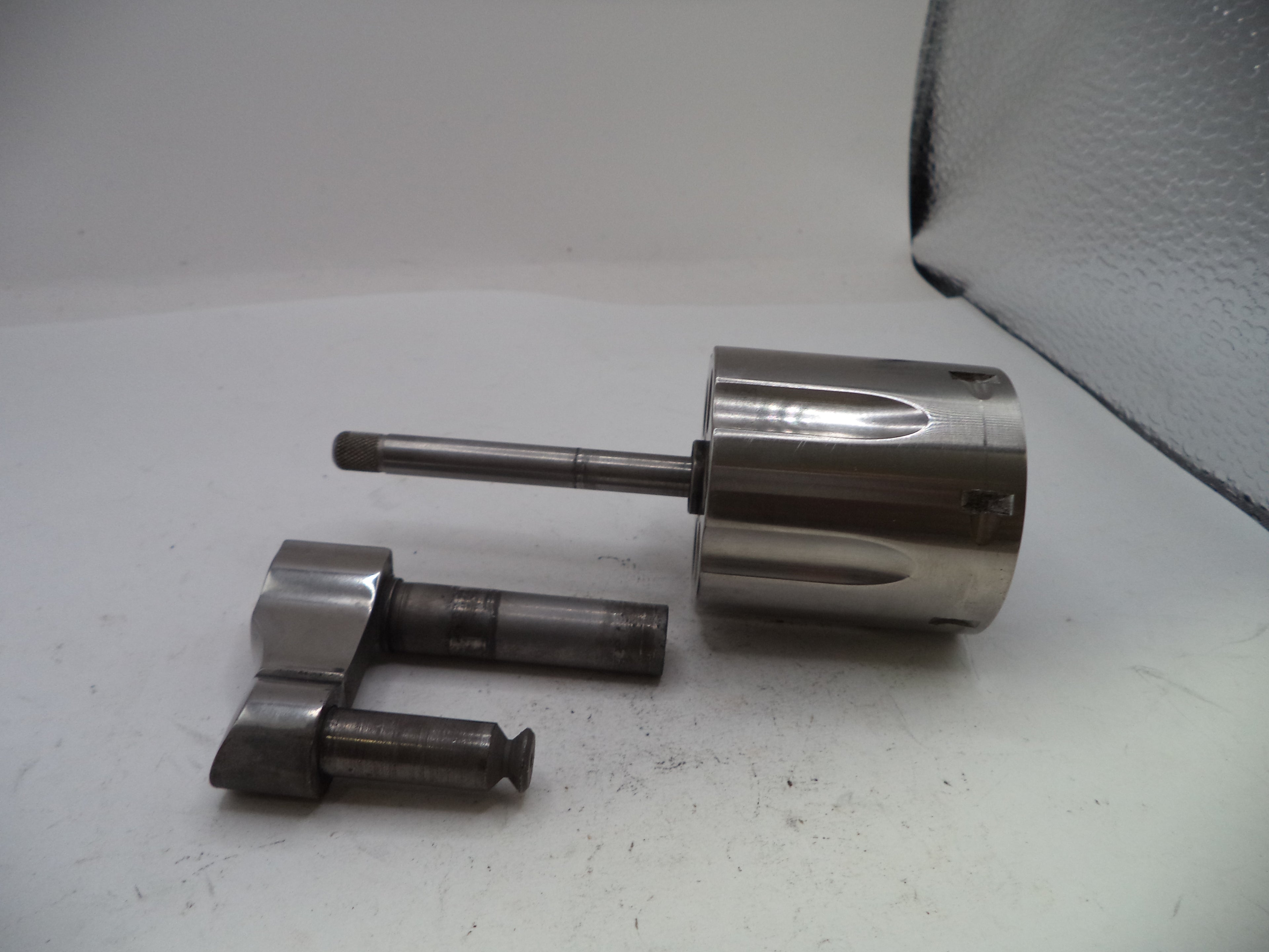 Smith & Wesson L-Frame Model 686-5 .357 Magnum Cylinder & Yoke Assembly - Stainless Steel - Part# 68672