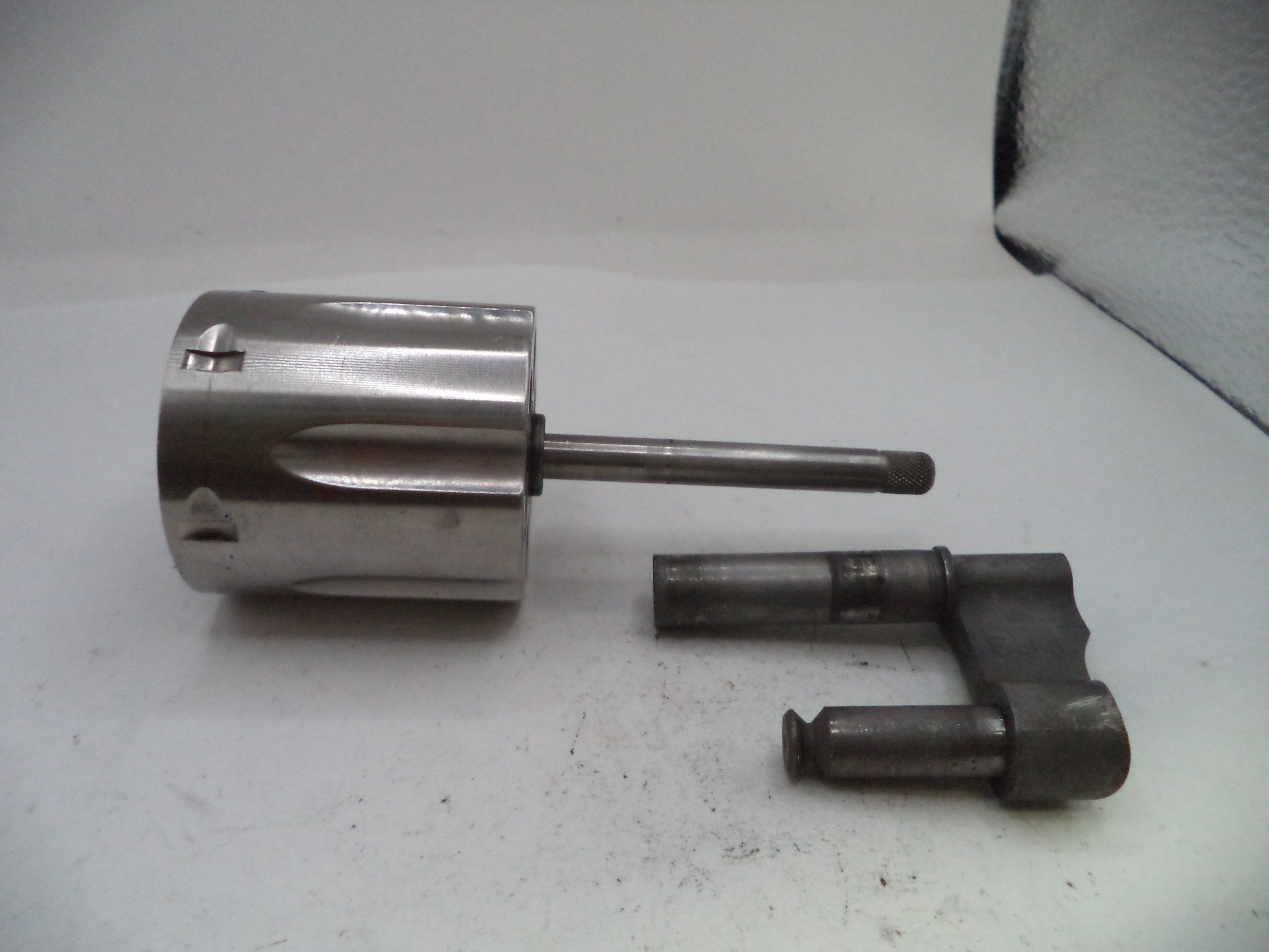 Smith & Wesson L-Frame Model 686-5 .357 Magnum Cylinder & Yoke Assembly - Stainless Steel - Part# 68672