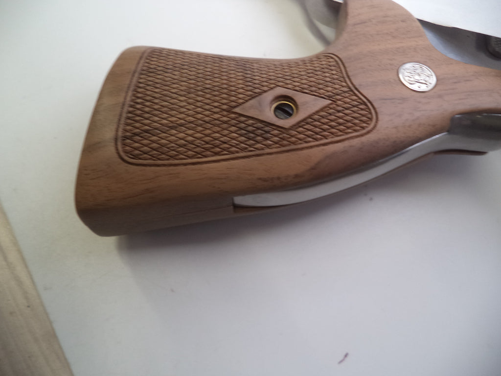 Smith & Wesson N Frame Walnut Target Grips Round Butt Only - 248700000