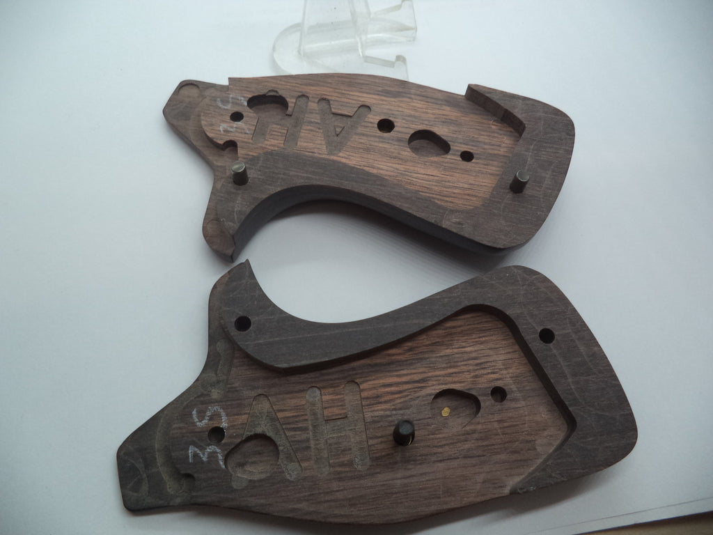 411740000 Smith & Wesson J Frame All Models Stipple Grips w/ Logo Round Butt