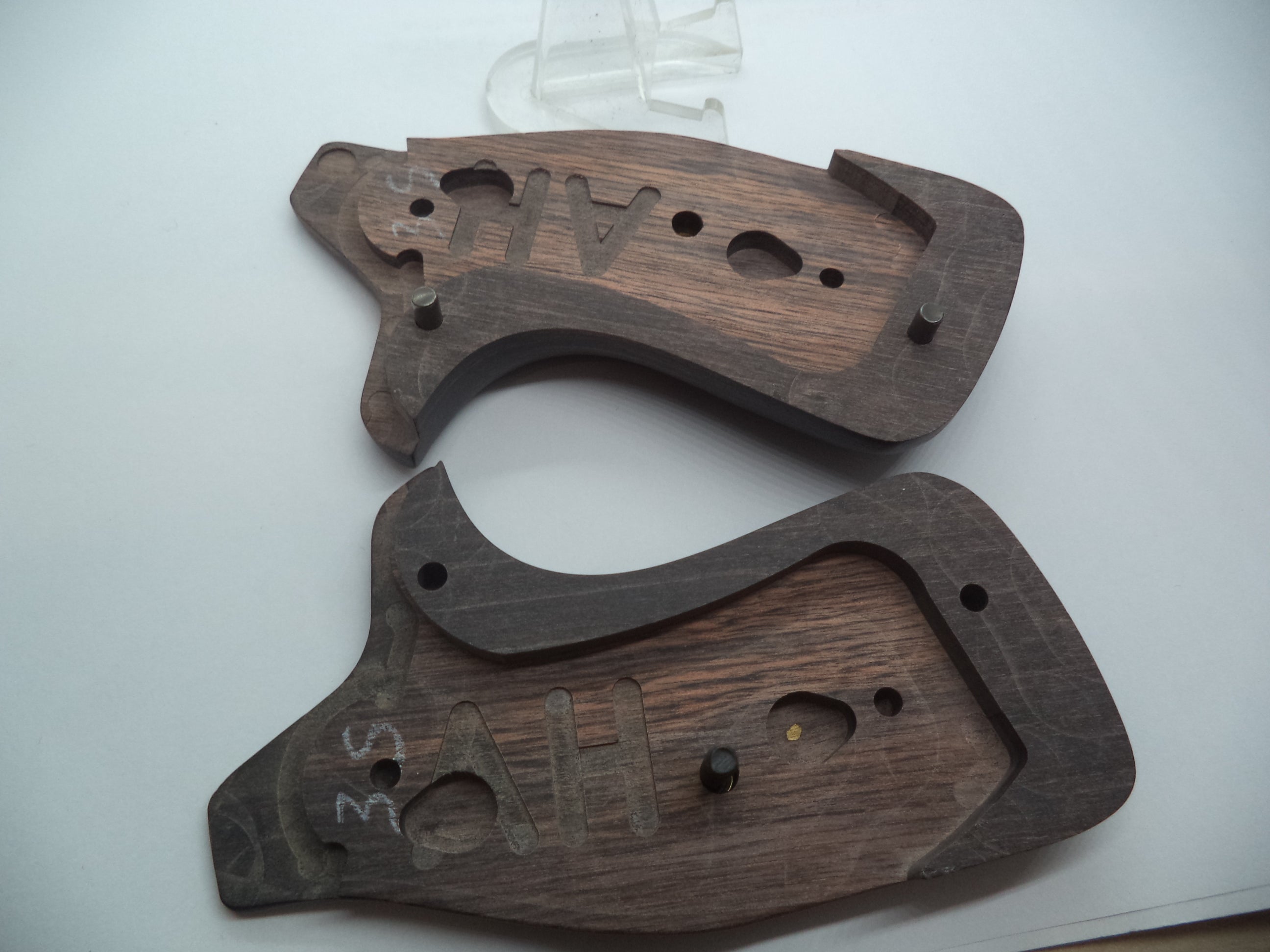 411740000 Smith & Wesson J Frame All Models Stipple Grips w/ Logo Round Butt