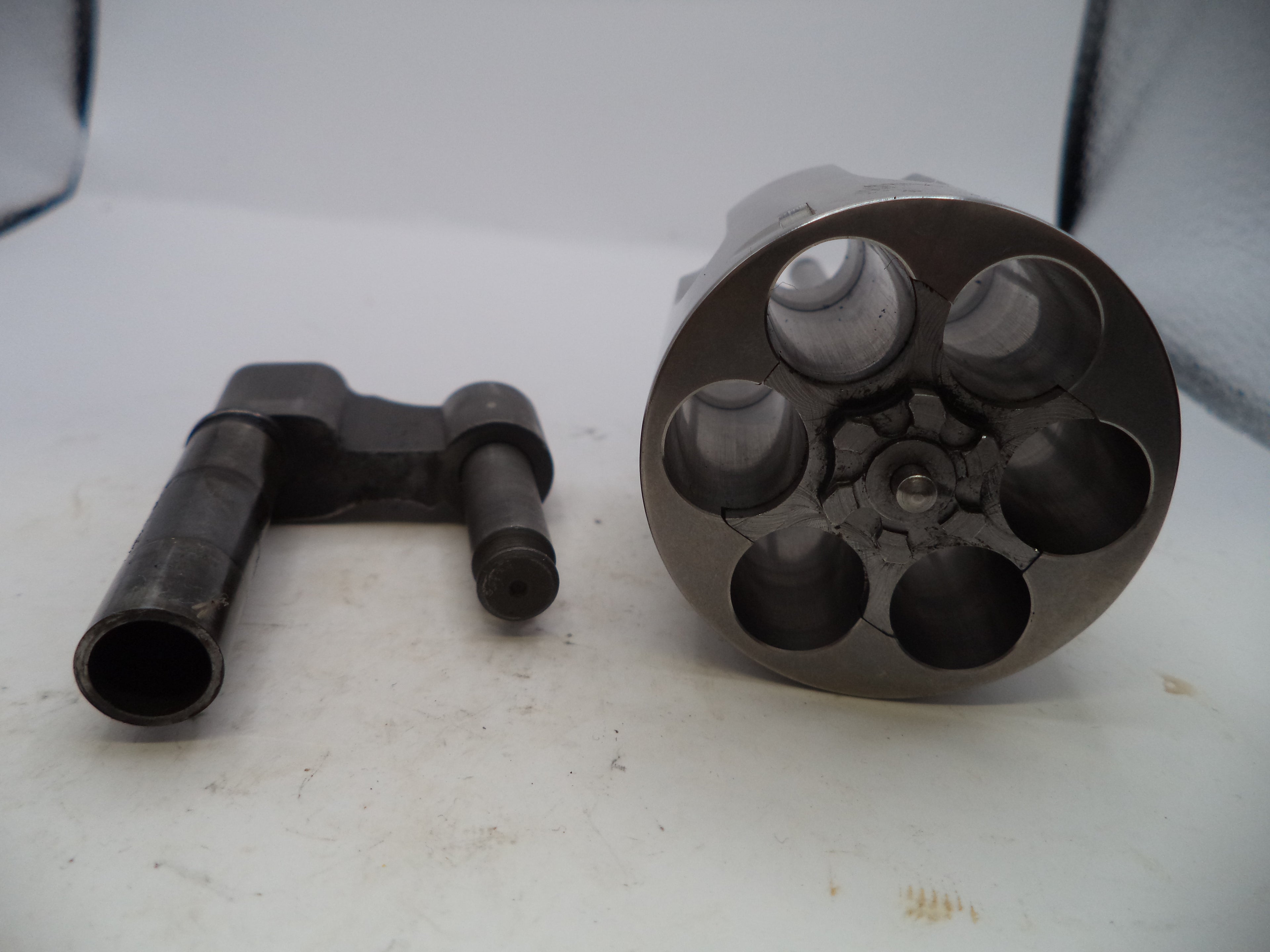 Smith & Wesson Model 629-5 N Frame Cylinder & Yoke Assembly .44 Magnum | OEM Part 62978B