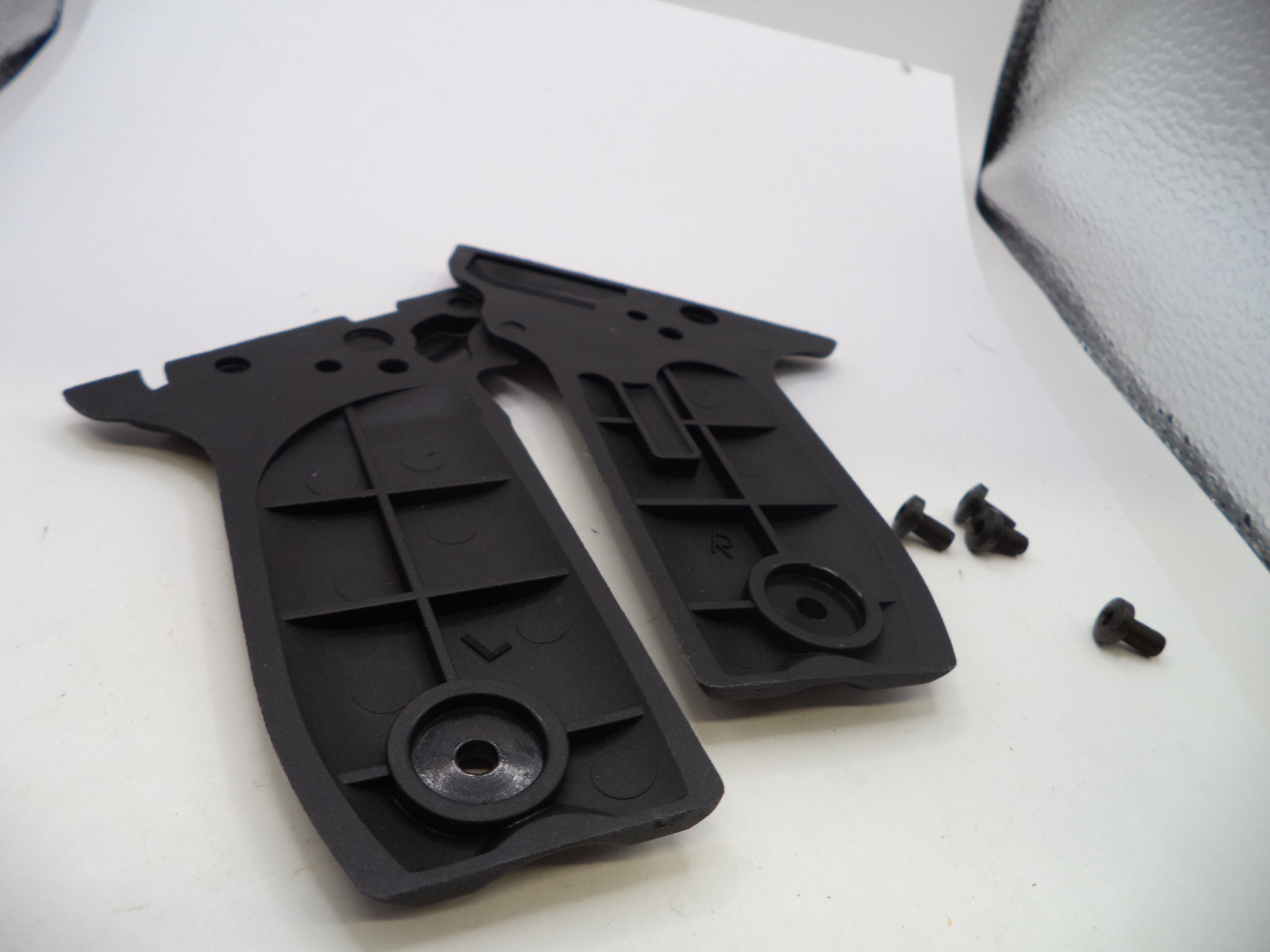 S&W SW22 Victory Pistol Grip Set with 4 Screws .22 LR vic1