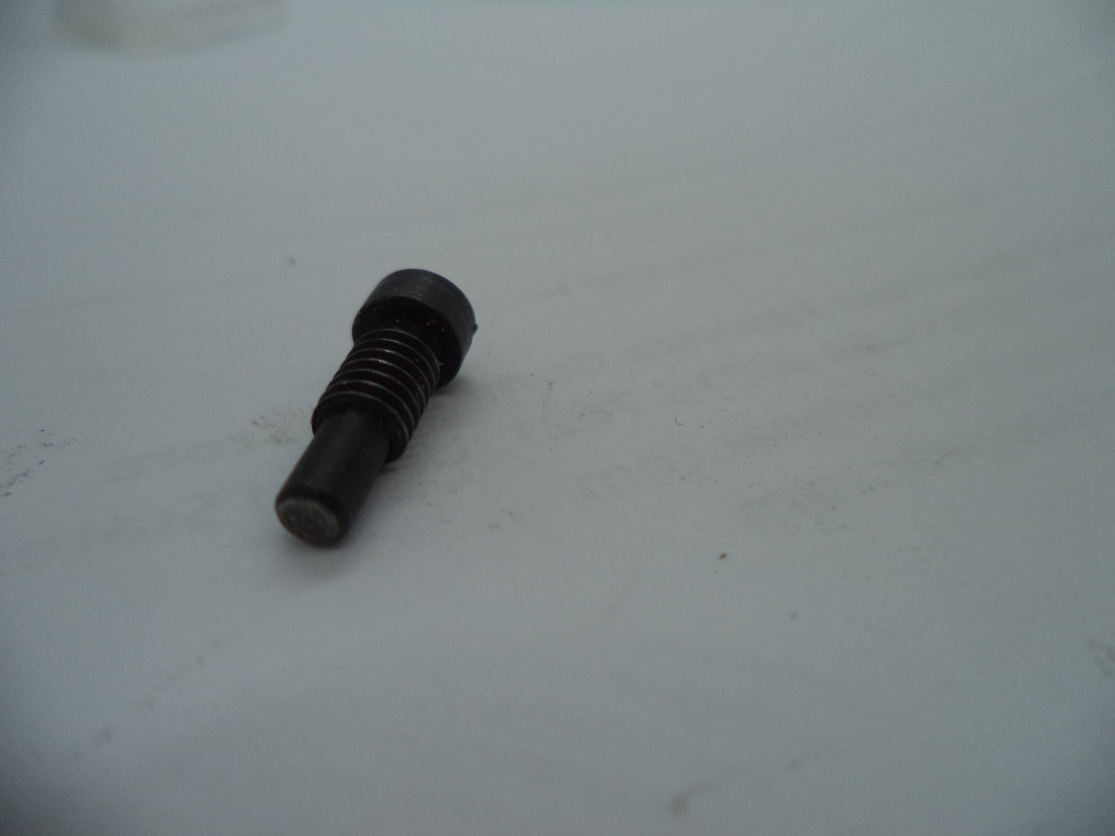 173 S&W K Frame Model K22 (4-Screw)Strain Screw Square Butt  .22 Long Rifle ctg.
