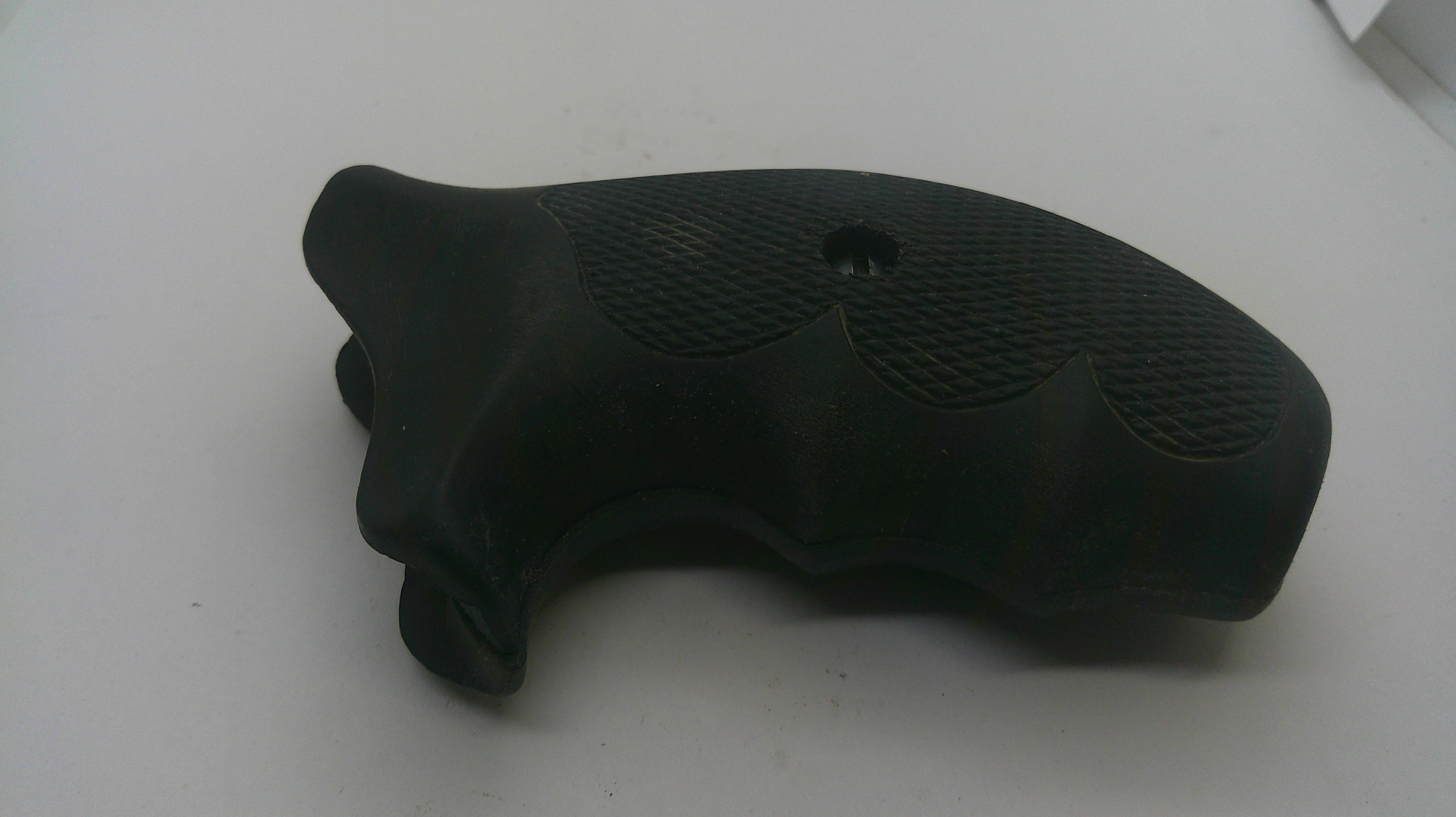 Smith & Wesson Smith & Wesson J Frame GP24 Rubber Grips GP24