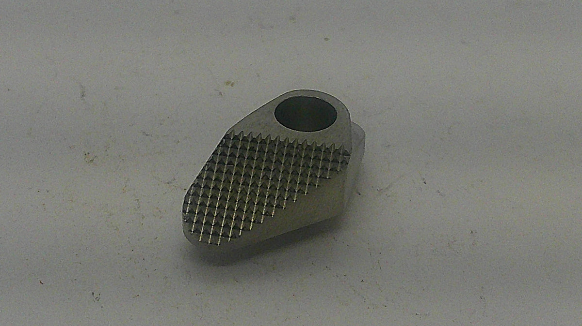 SDM stainless steel thumb latch for Smith & Wesson revolvers, checkered face. Inventory reference 157294.