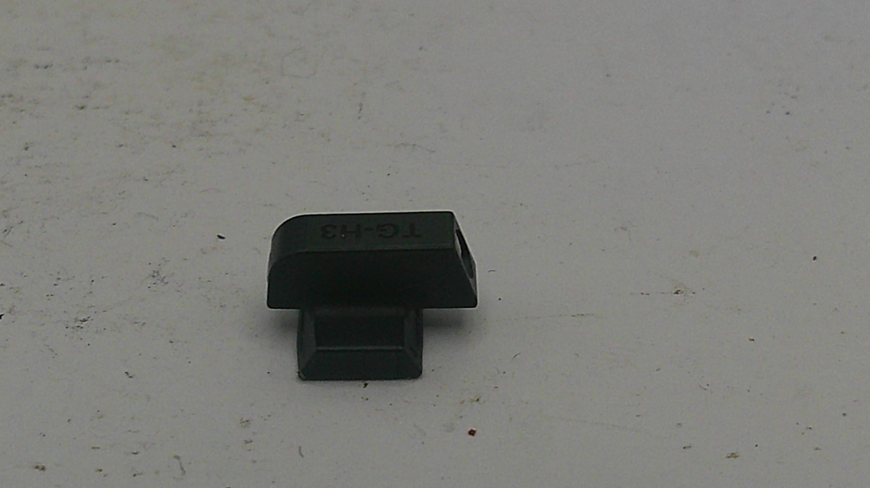 Black plastic clip with 'Cupo' branding on a light gray background