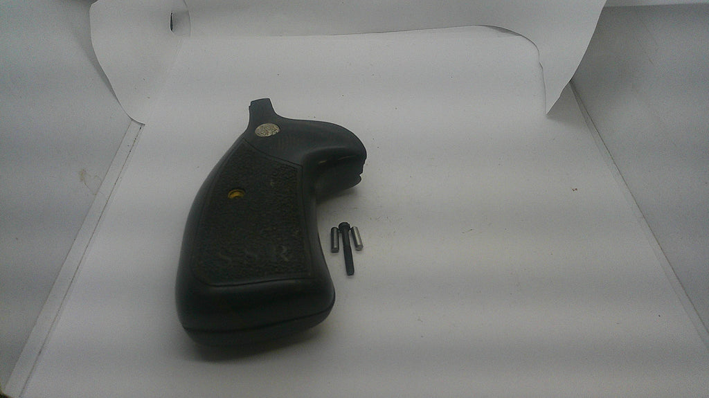 Smith & Wesson K/L Frame Round Butt Wood Grips, outer panel view. Inventory reference AG1