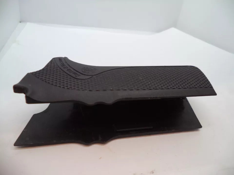 Smith & Wesson Pistol Model 4043 Black Plastic Grip (Curved)  .40 S&W 4043B