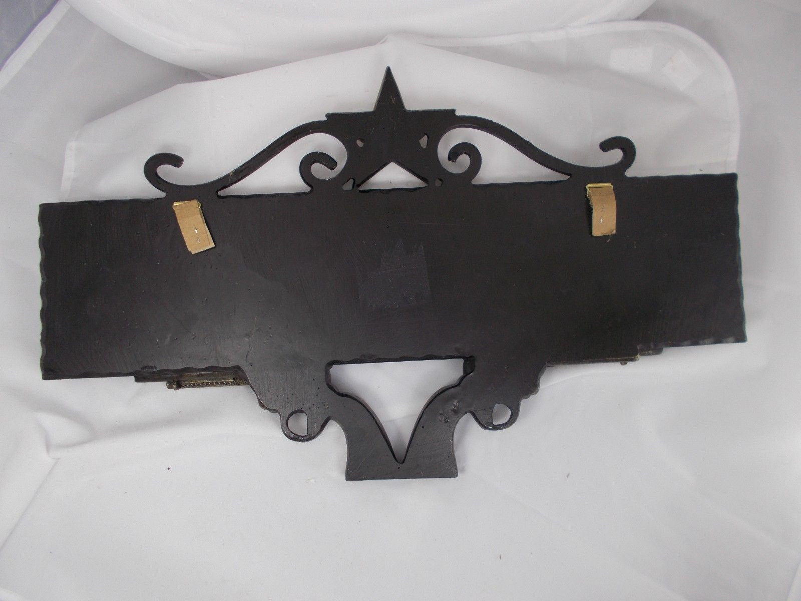 HL007 Double Pistol Resin Welcome Sign