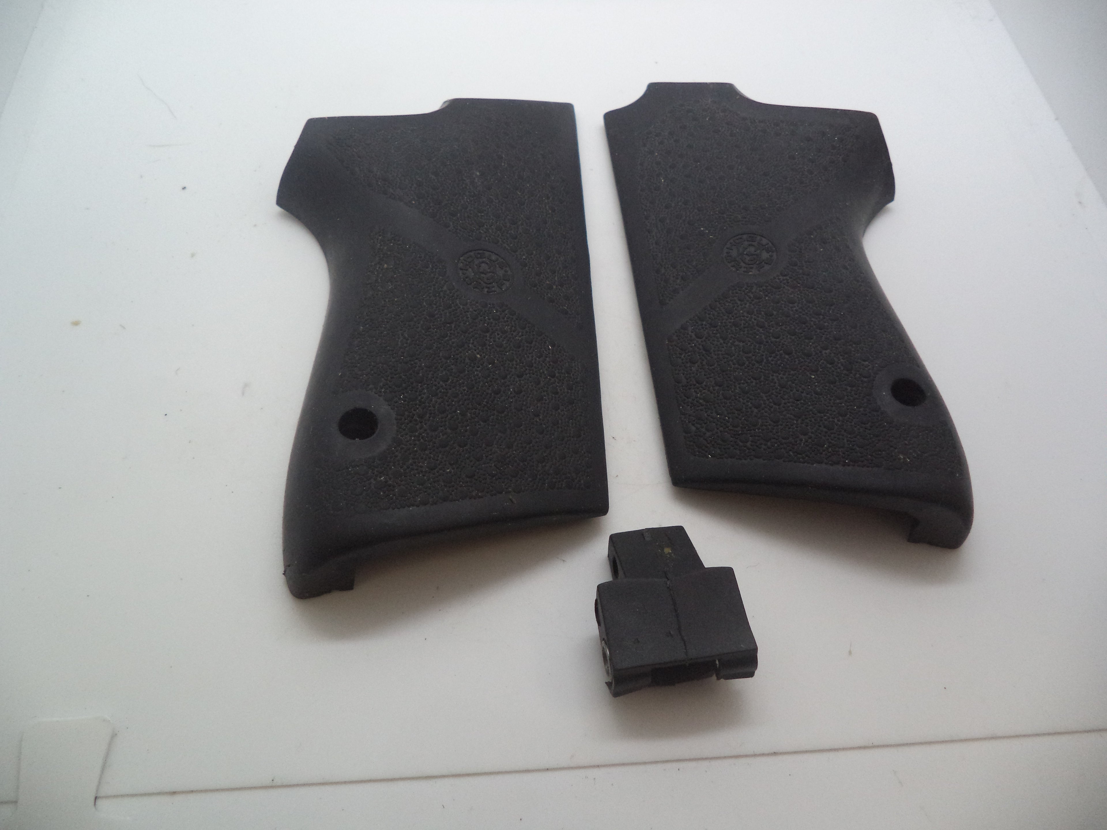 PG45 Smith & Wesson Model 4516  .45 ACP Black Rubber Pistol Grips Used Parts