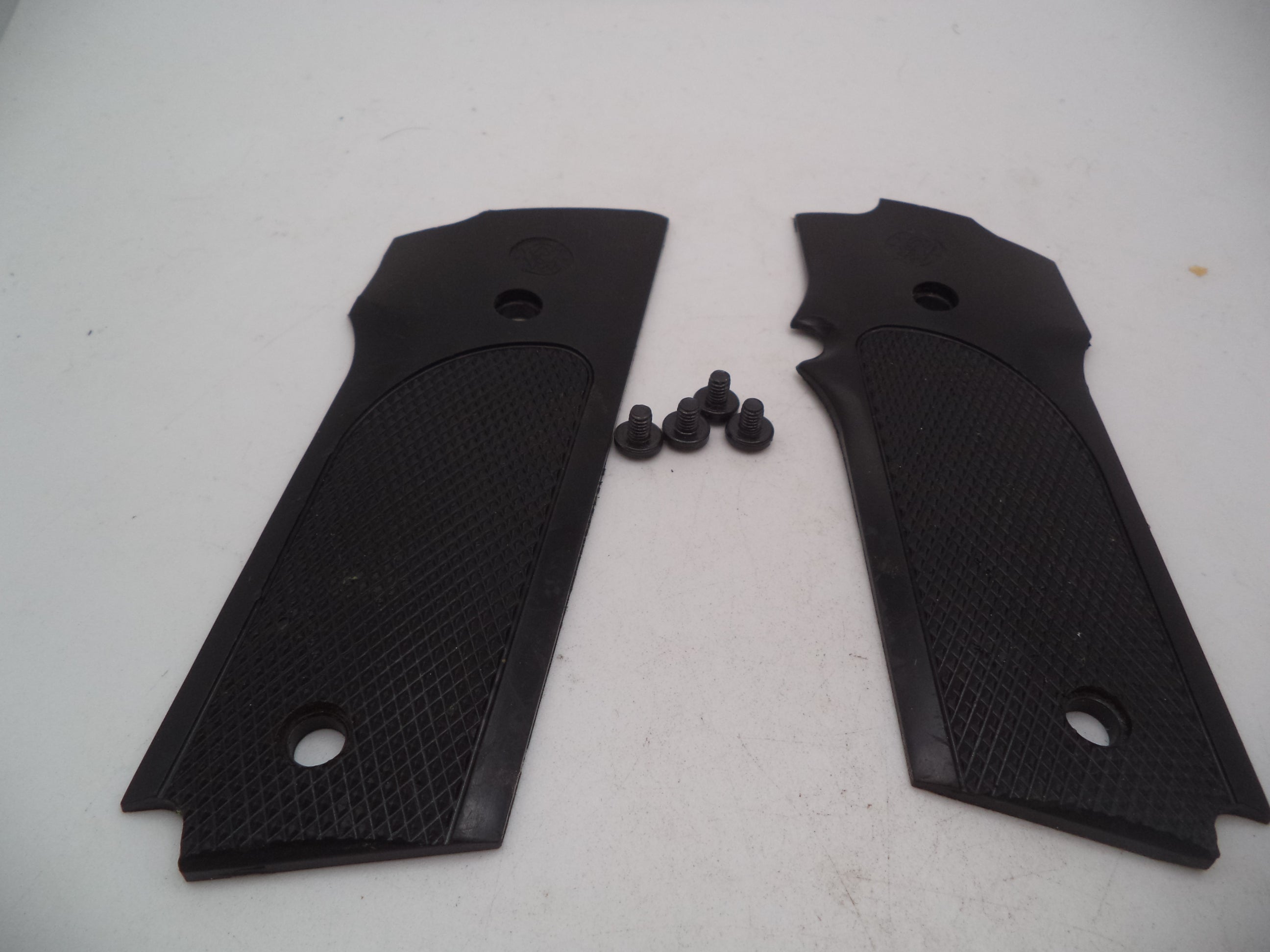 5948CC Smith & Wesson Model 59 9MM Blue Steel 4 Grip Screws & S&W Grips Used Parts