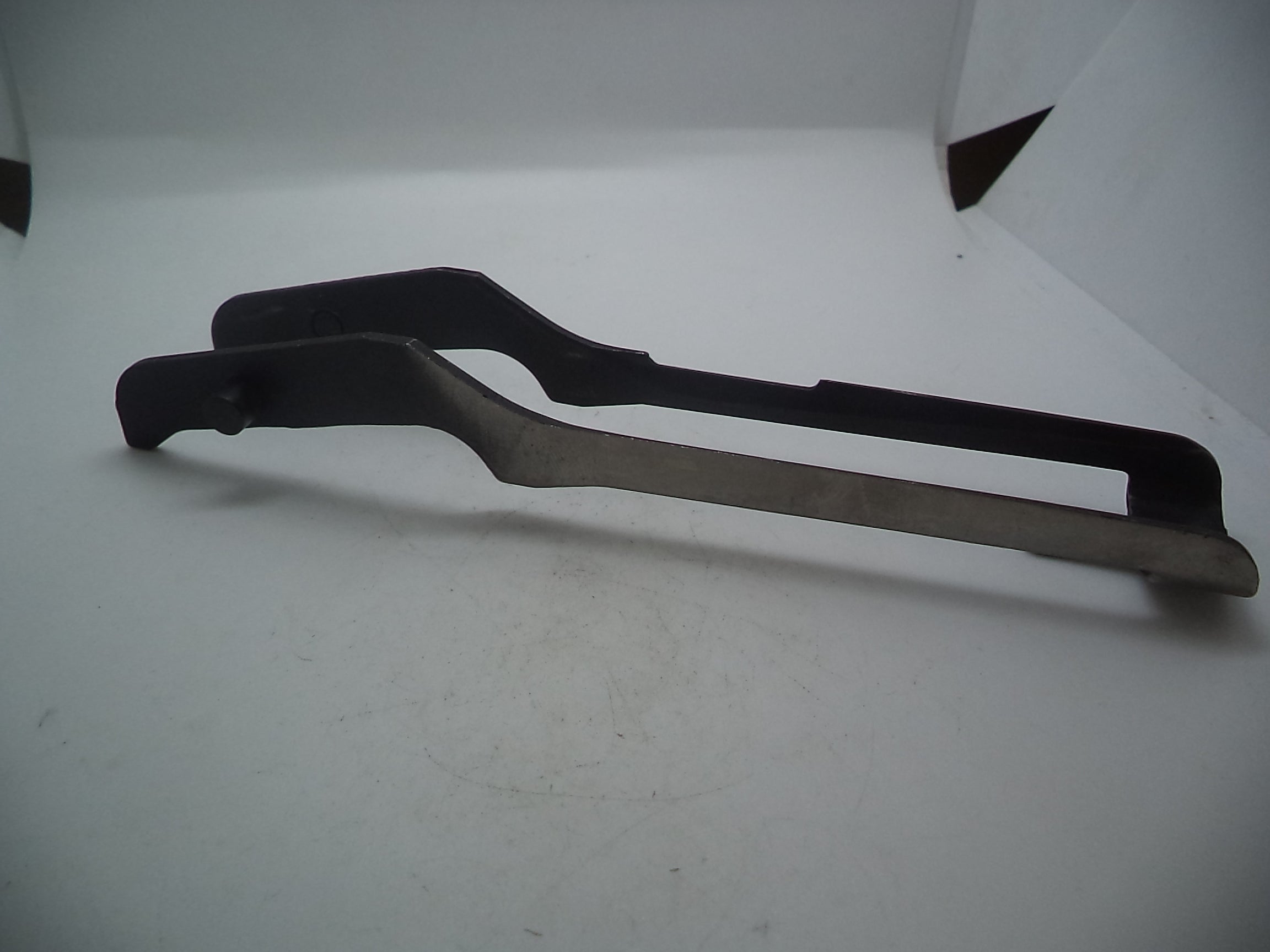 16H Mossberg 12 Gauge Pump Shotgun Model 500A & 590 Used Elevator