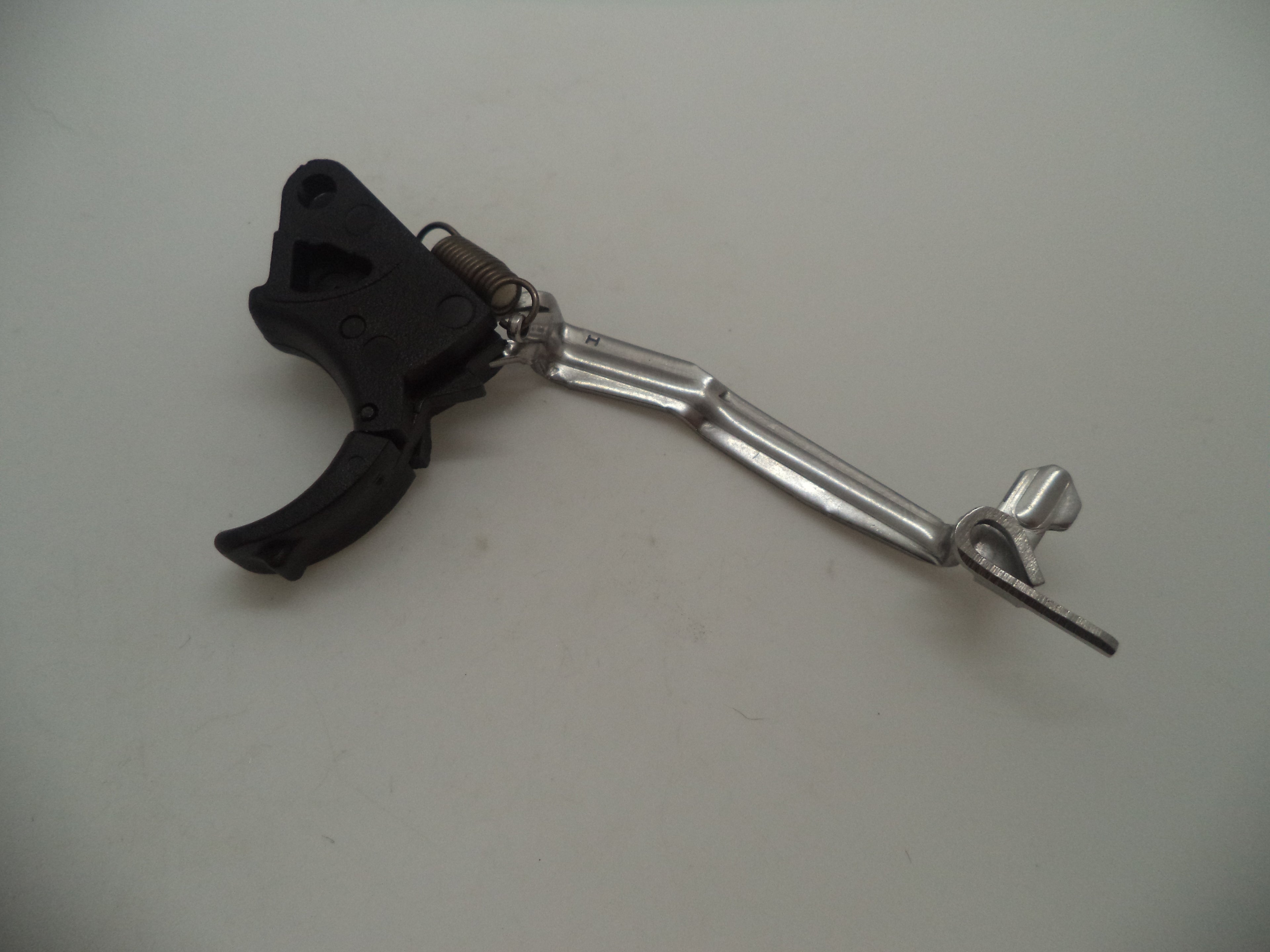 Smith & Wesson M&P Trigger Bar Assembly 9mm/40 | OEM 393050000