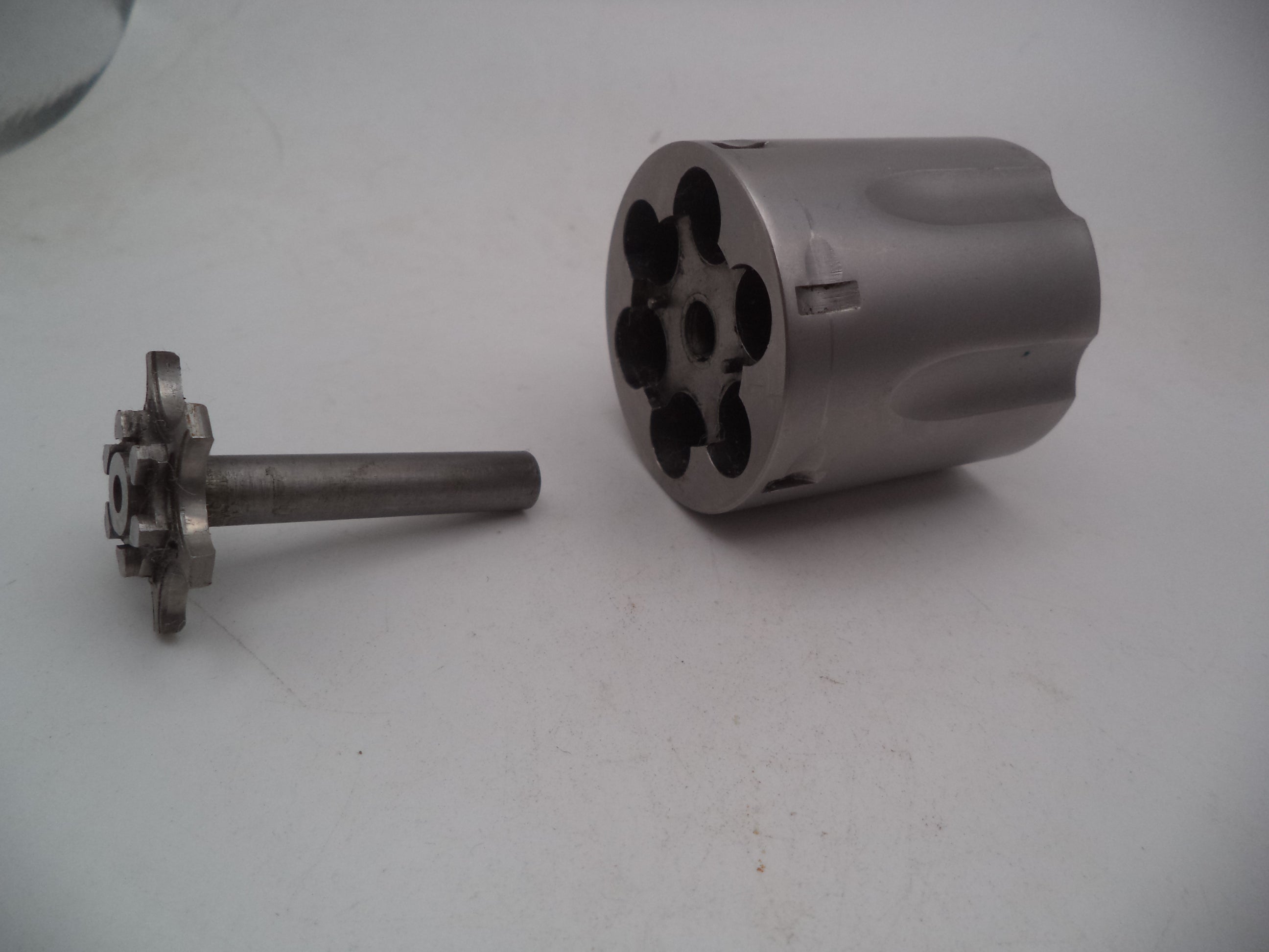 A Smith & Wesson revolver L Frame Model 686 cylinder with extractor, non-recessed .357 Magnum used part, displayed on a white background.
