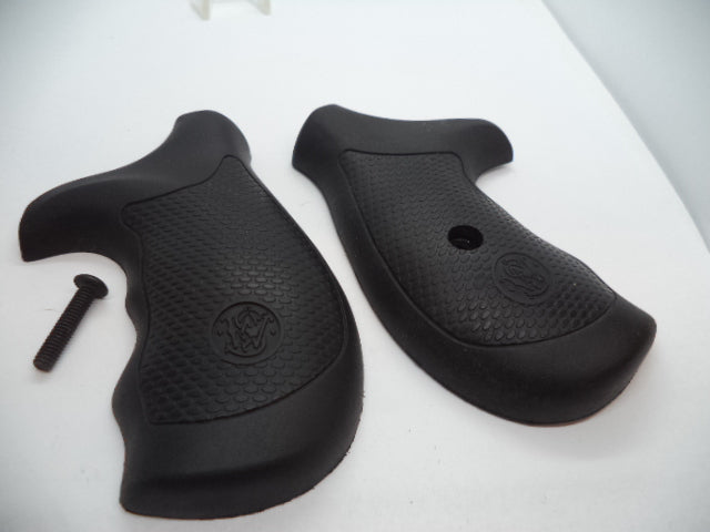 Smith & Wesson N Frame Black Rubber Grips Round Butt - 413880000