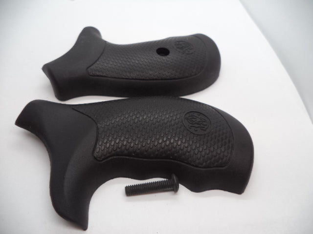 Smith & Wesson N Frame Black Rubber Grips Round Butt - 413880000