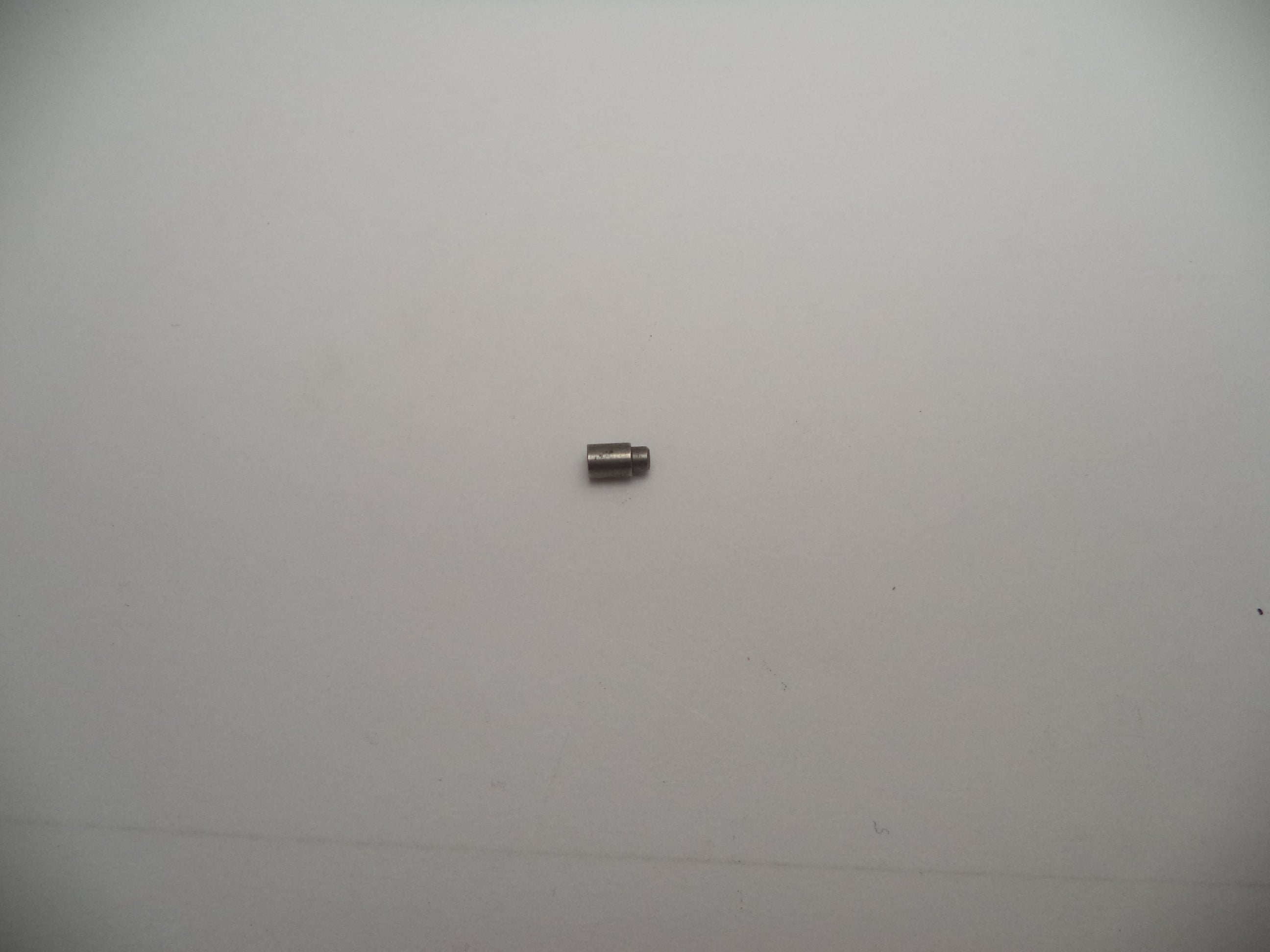 230140000 Smith & Wesson Rear Sight Body Plunger Pistol Part