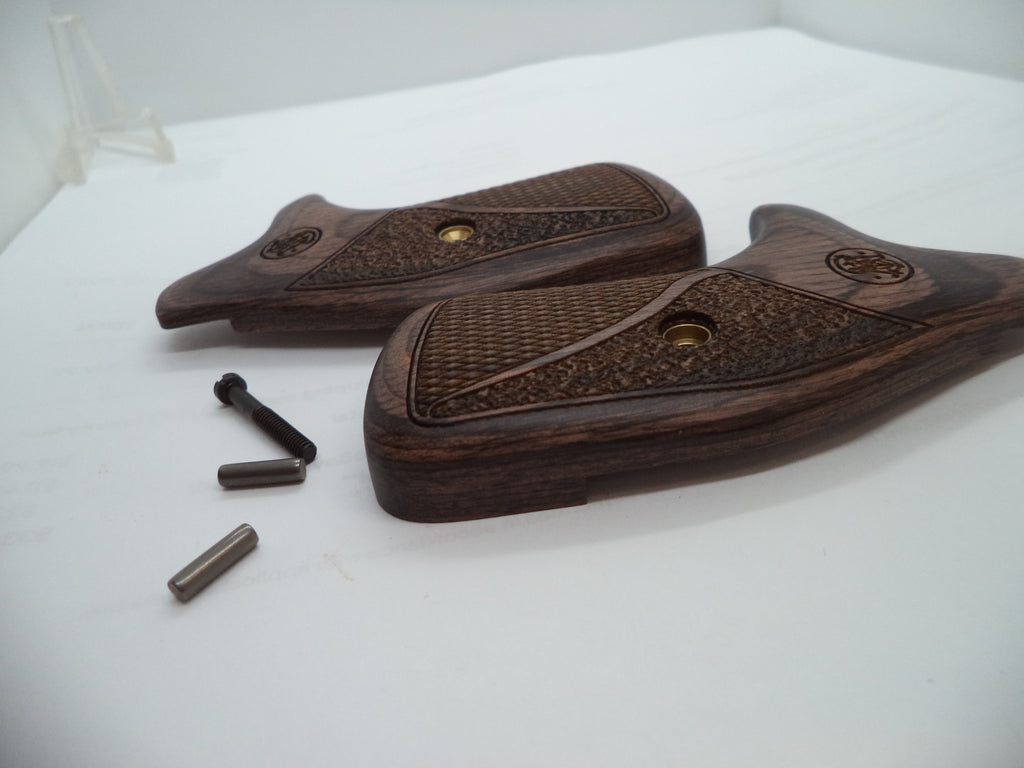 411740000 Smith & Wesson J Frame All Models Stipple Grips w/ Logo Round Butt