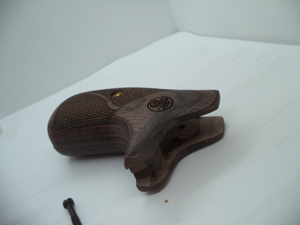 411740000 Smith & Wesson J Frame All Models Stipple Grips w/ Logo Round Butt