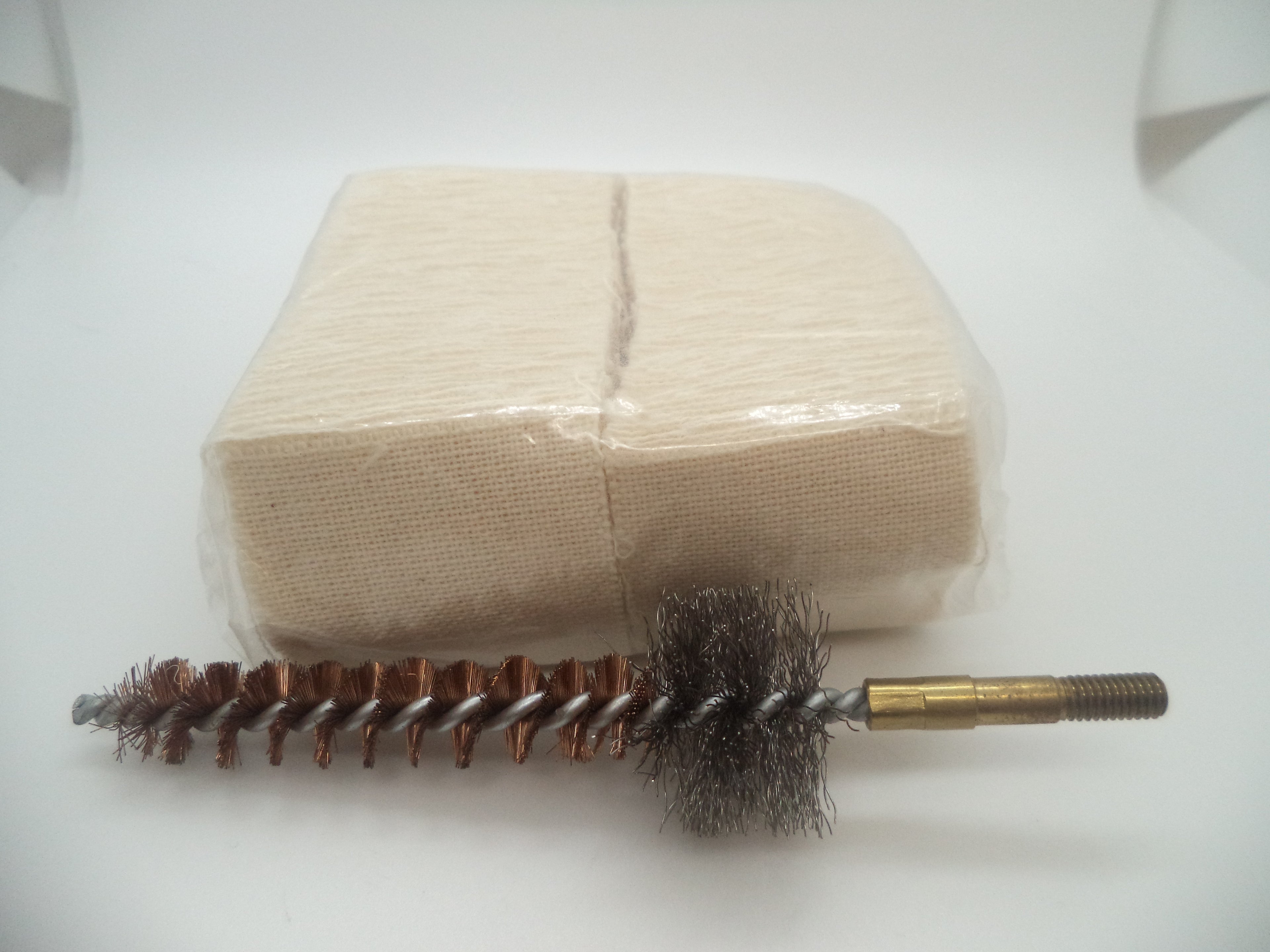 GP1 .223/5.56 USGI Bore Cleaning Patch (200 Patches) & 1 Chamber Brush