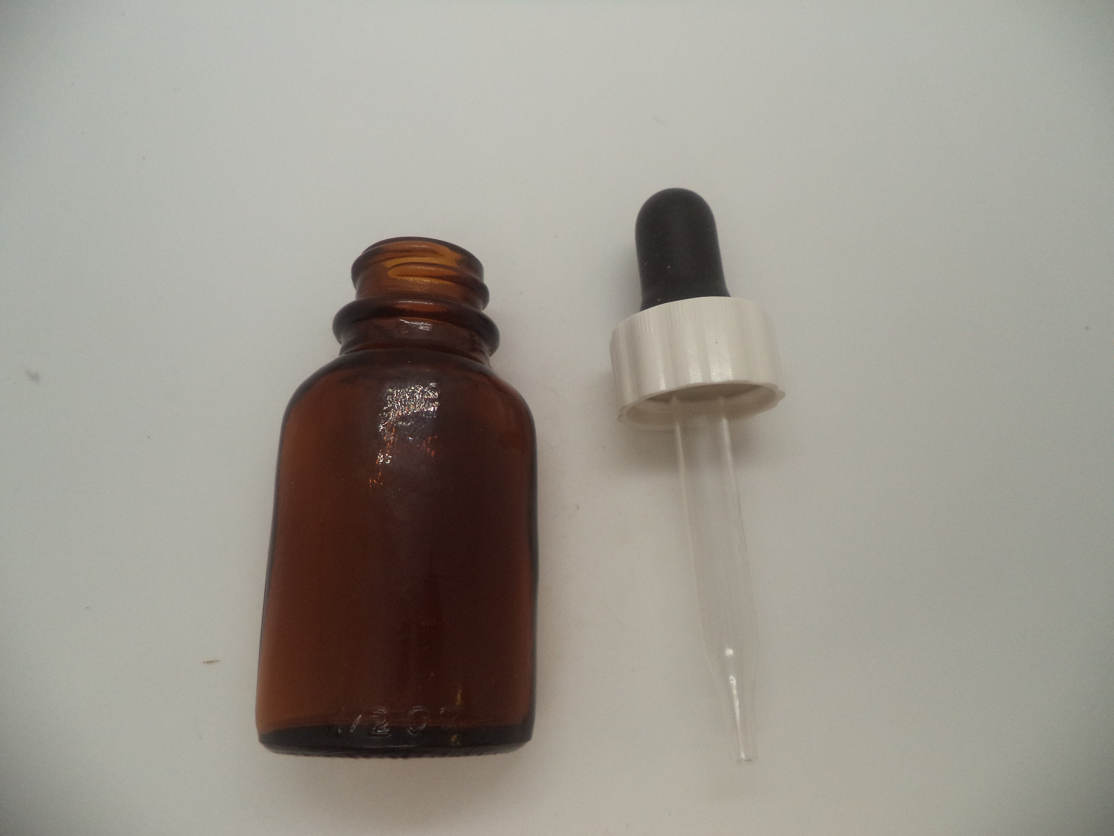 GD1 1/2 OZ Amber Glass Dropper With Box