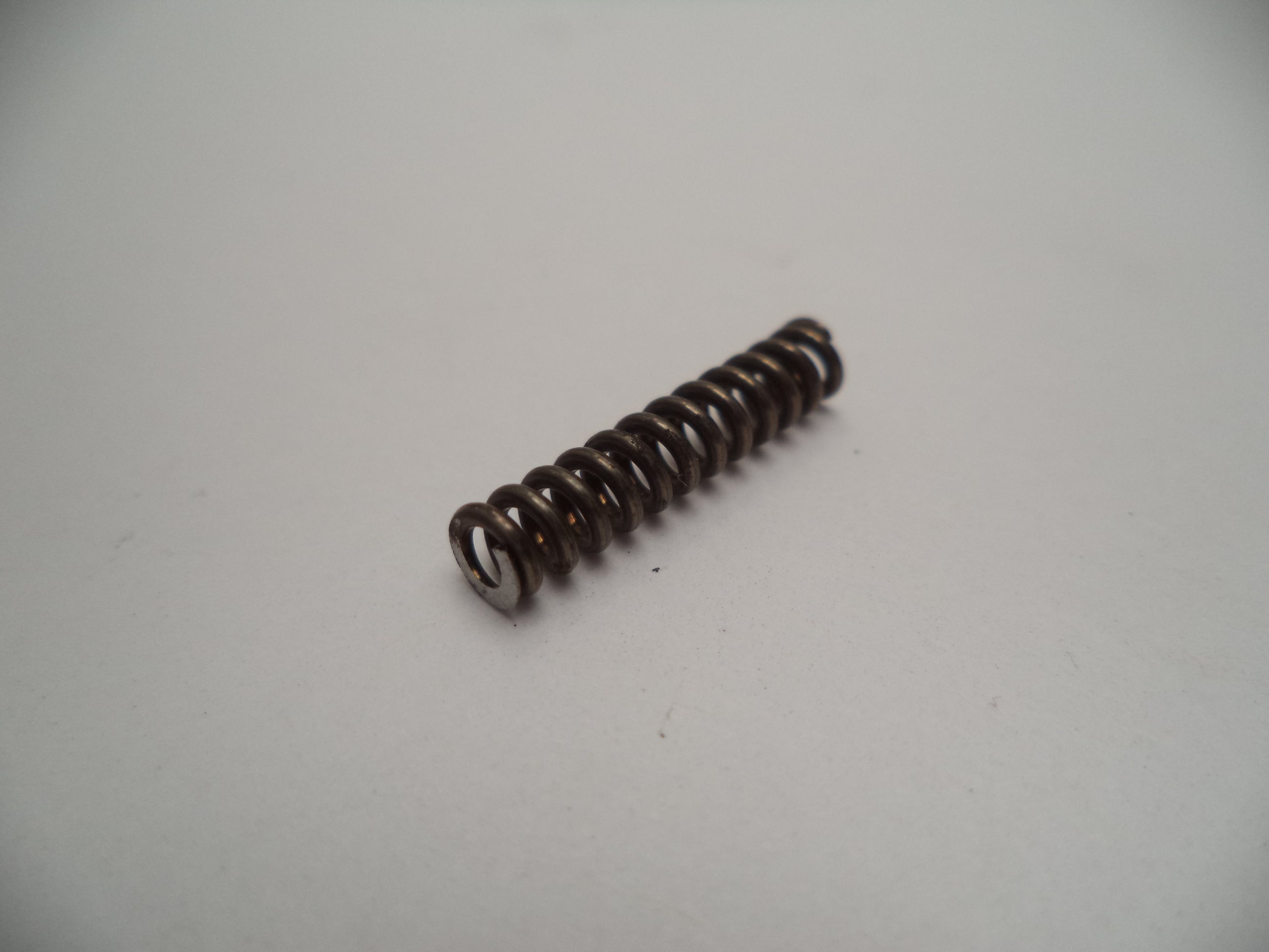 251070000 S & W Extractor Spring Pistols SW357 SW40 SW9 New Part
