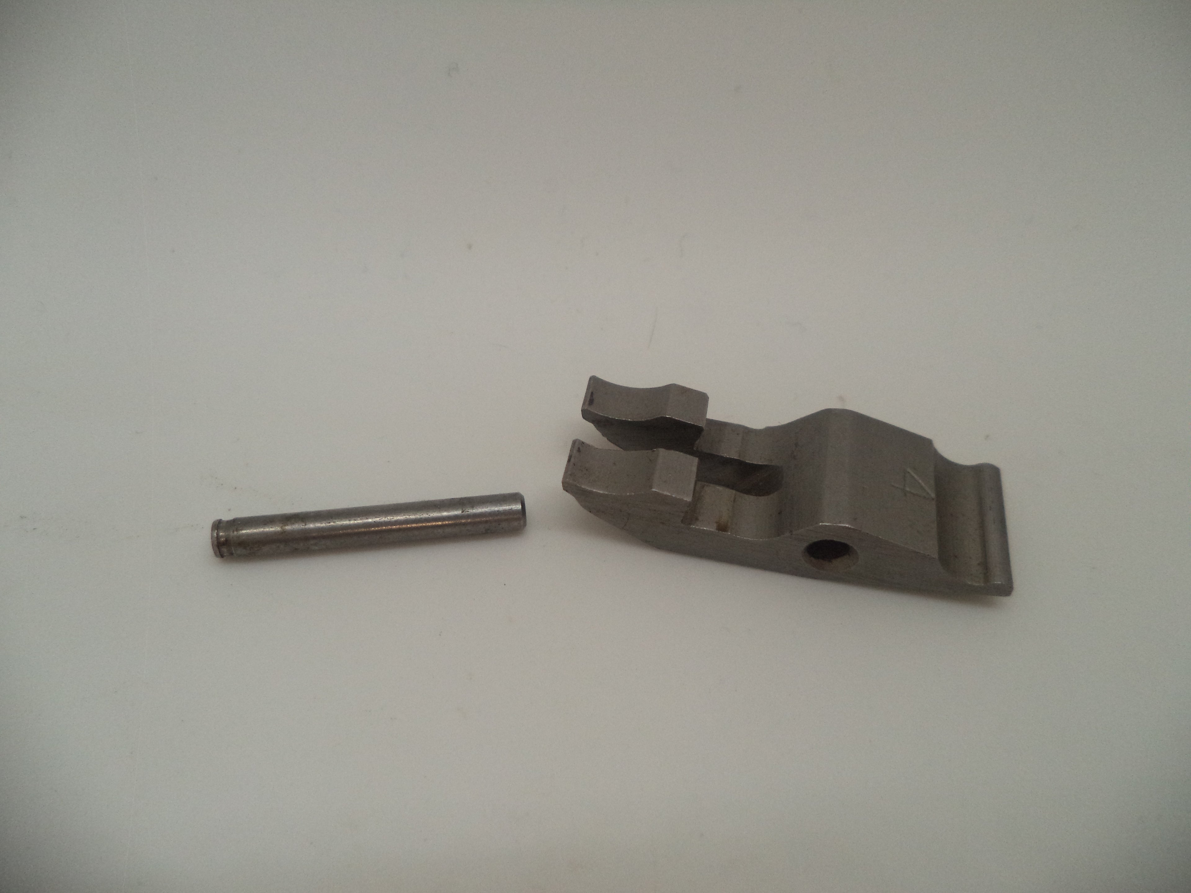 63910A Smith & Wesson Semi-Auto Pistol Model 639 Stainless Steel 9MM Lever Pin