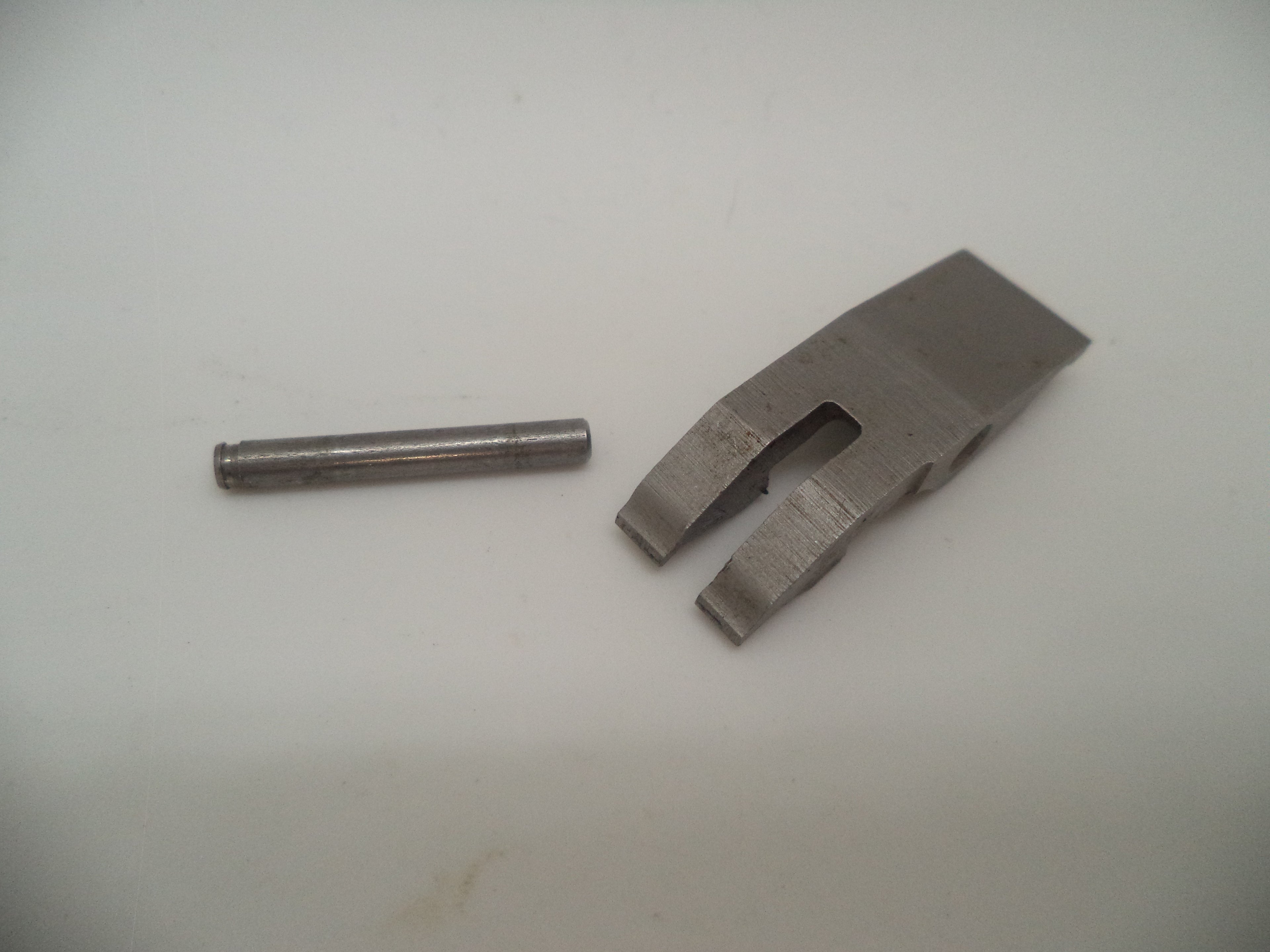 63910A Smith & Wesson Semi-Auto Pistol Model 639 Stainless Steel 9MM Lever Pin