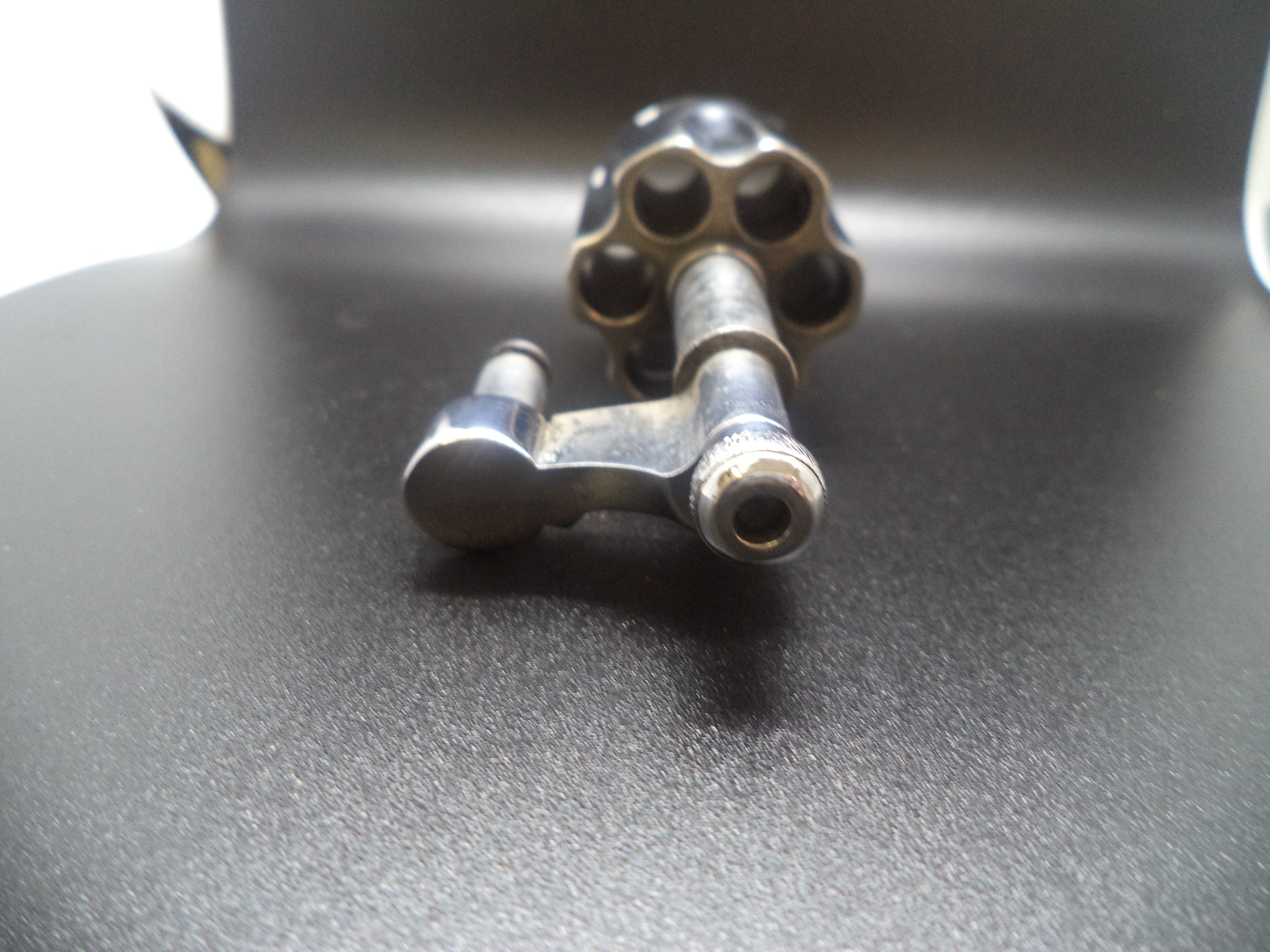 l2 S&W Rev. 5 Screw l Frame Hand Ejec.  .32 Long Cylinder 6 Shot  (used old style)