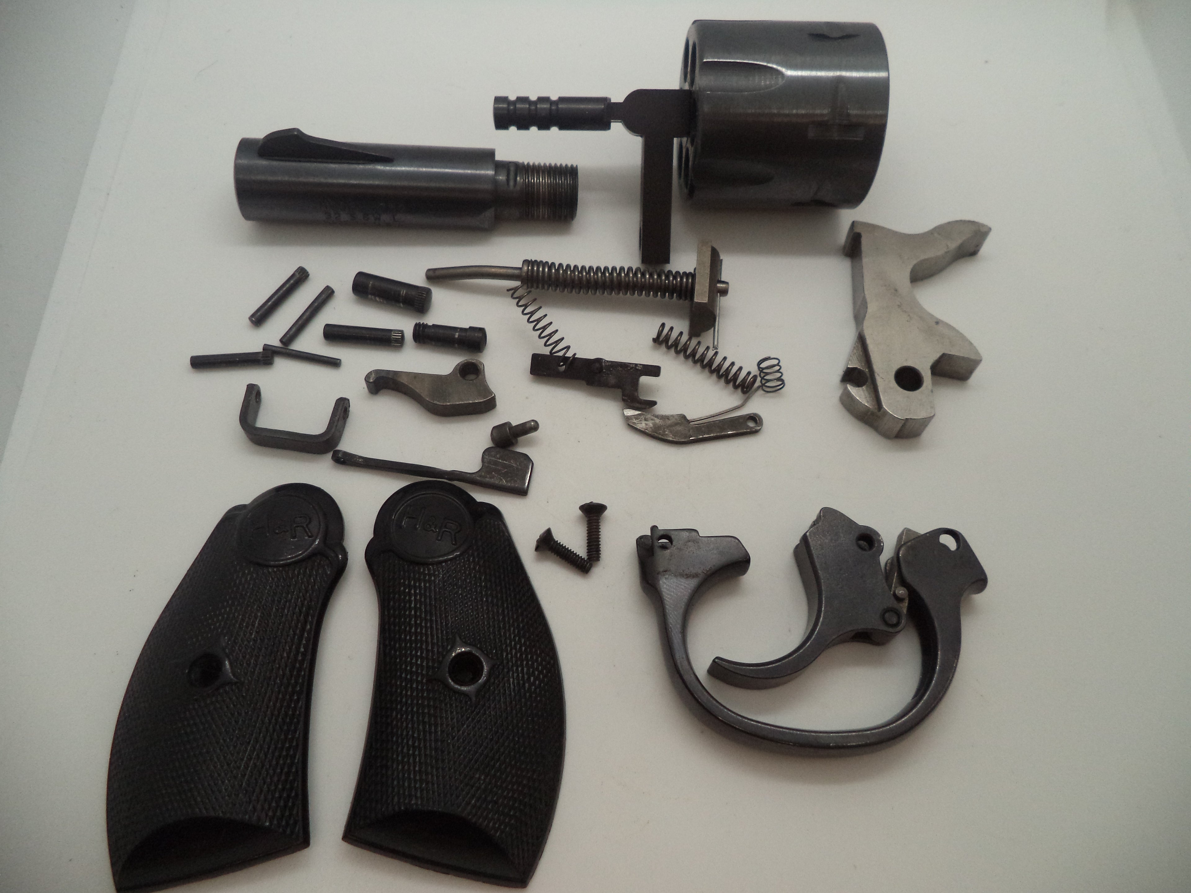 Lot Z3  Harrington & Richardson Model 732 .32 Long 3" Barrel Used Parts Group