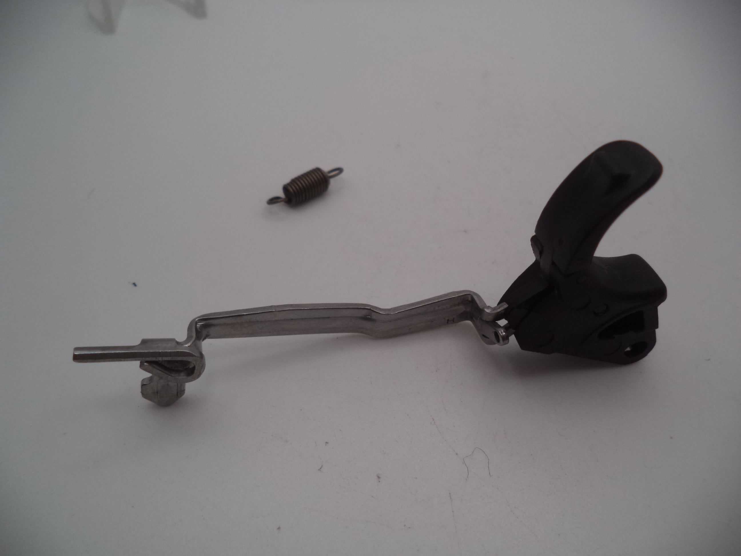 MP9C6A Smith & Wesson Pistol M&P 9 Compact 9mm Trigger Bar Assembly Used