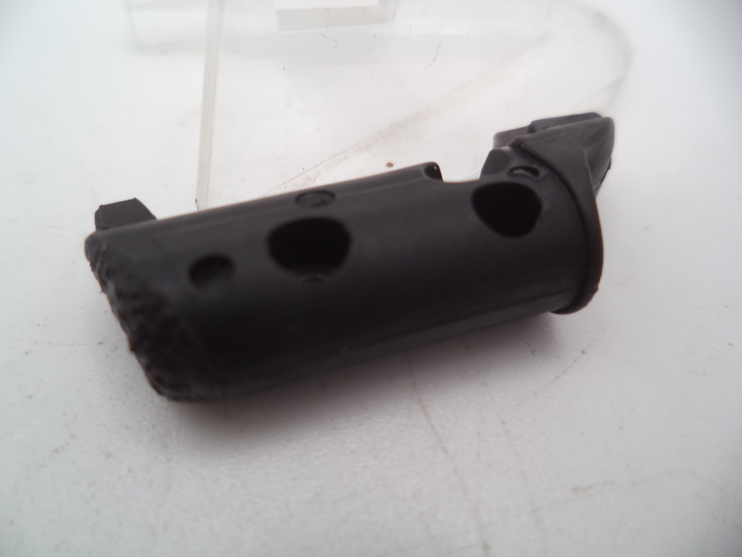 MP4026D Smith & Wesson Pistol M&P Magazine Catch Used Part .40 S&W