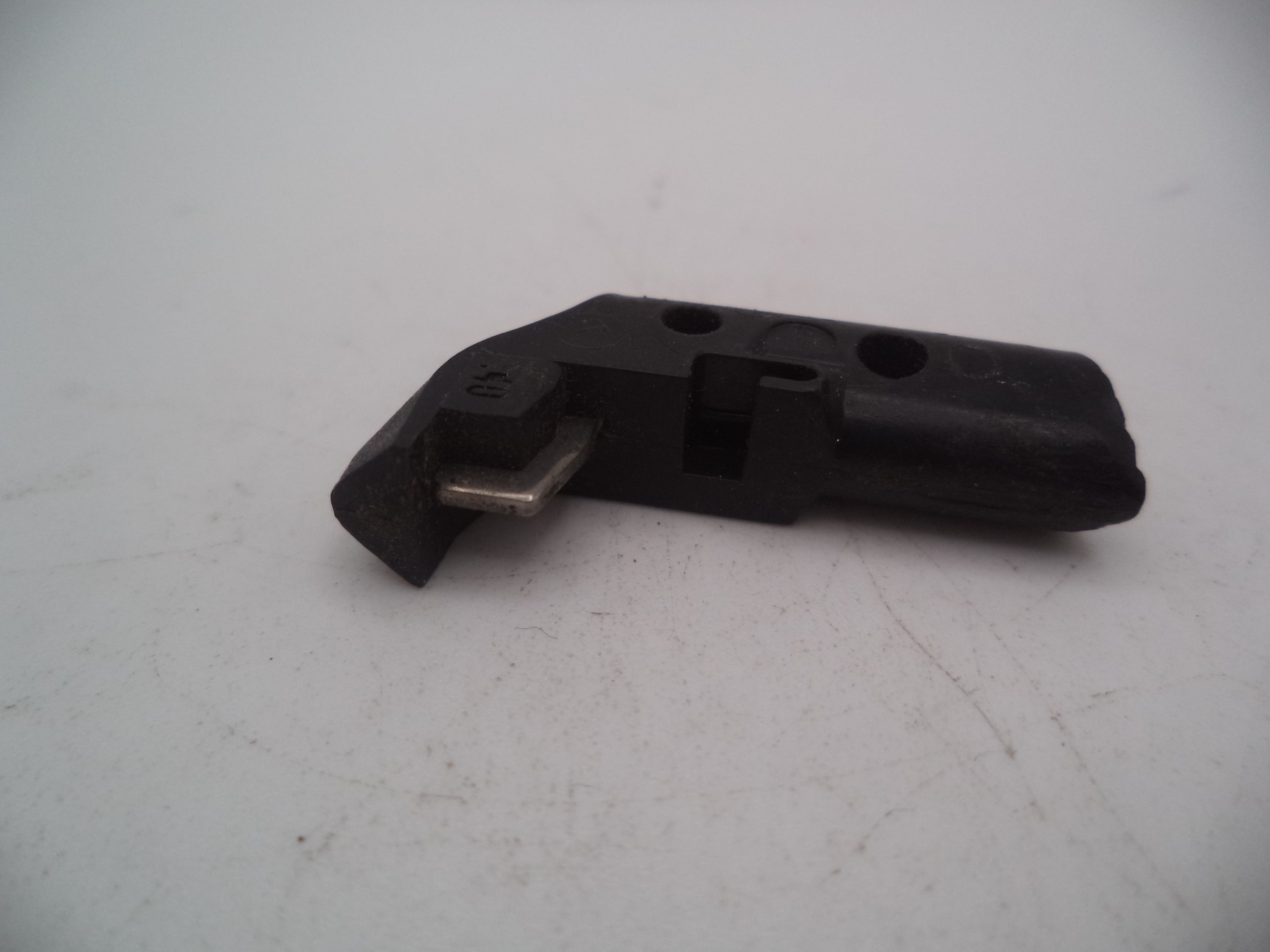 SW40E1 Smith & Wesson SD40VE 40 S&W Magazine Catch Used