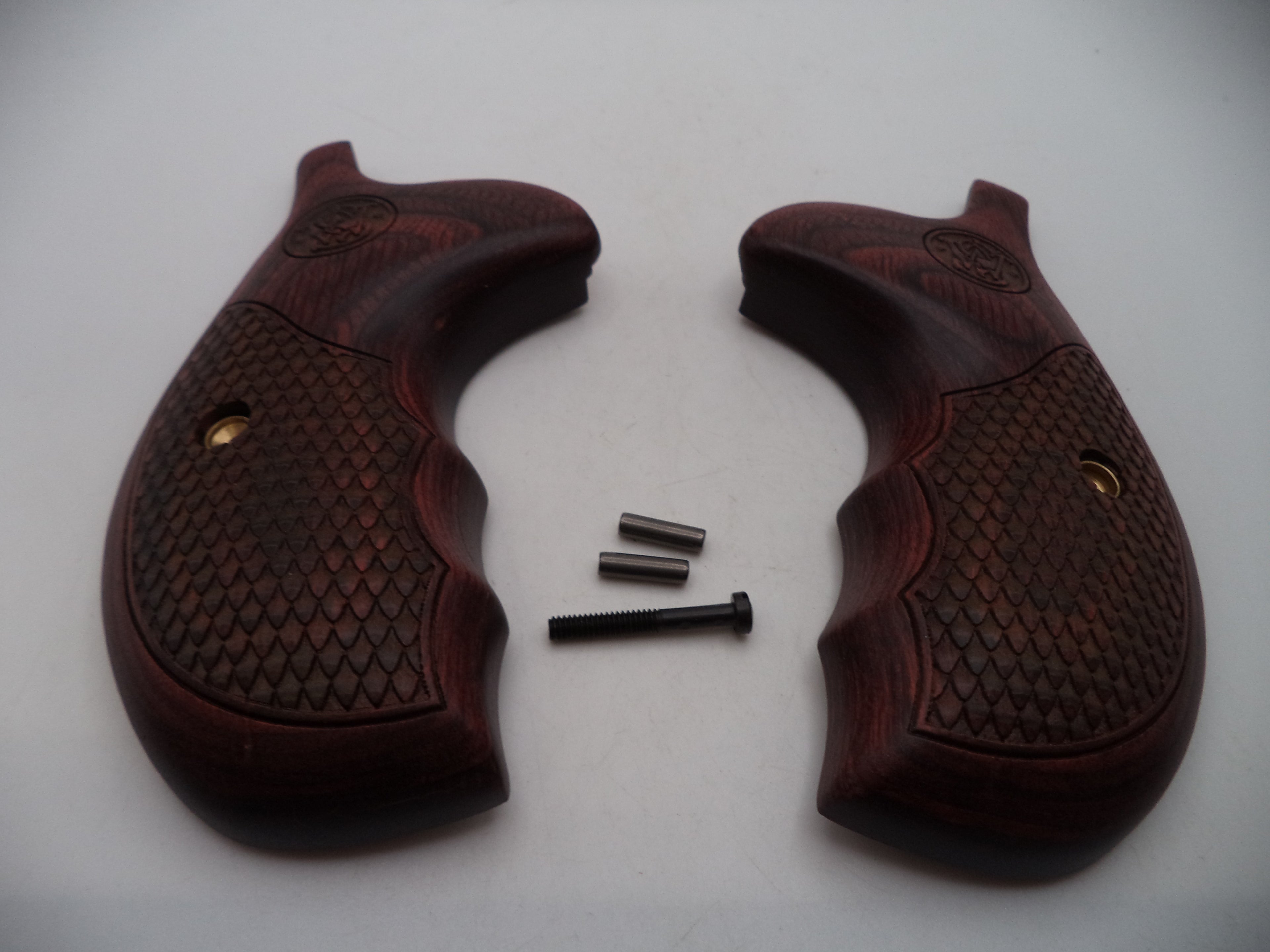 Smith & Wesson L Frame 686 Wood Grips - Round Butt | OEM Part 414020000