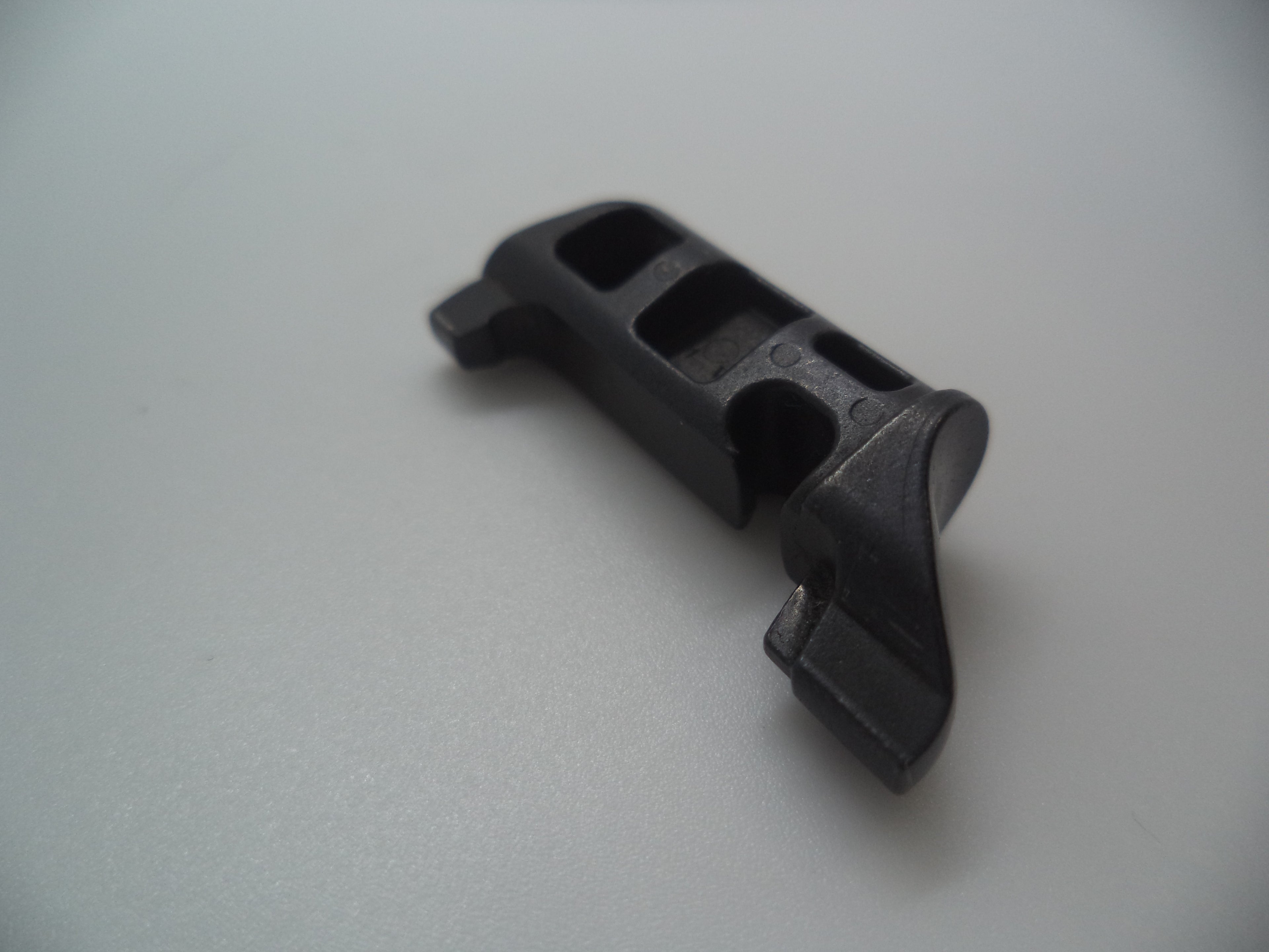 Smith & Wesson Pistol M&P 9mm M2.0 Magazine Catch Used Part MP26