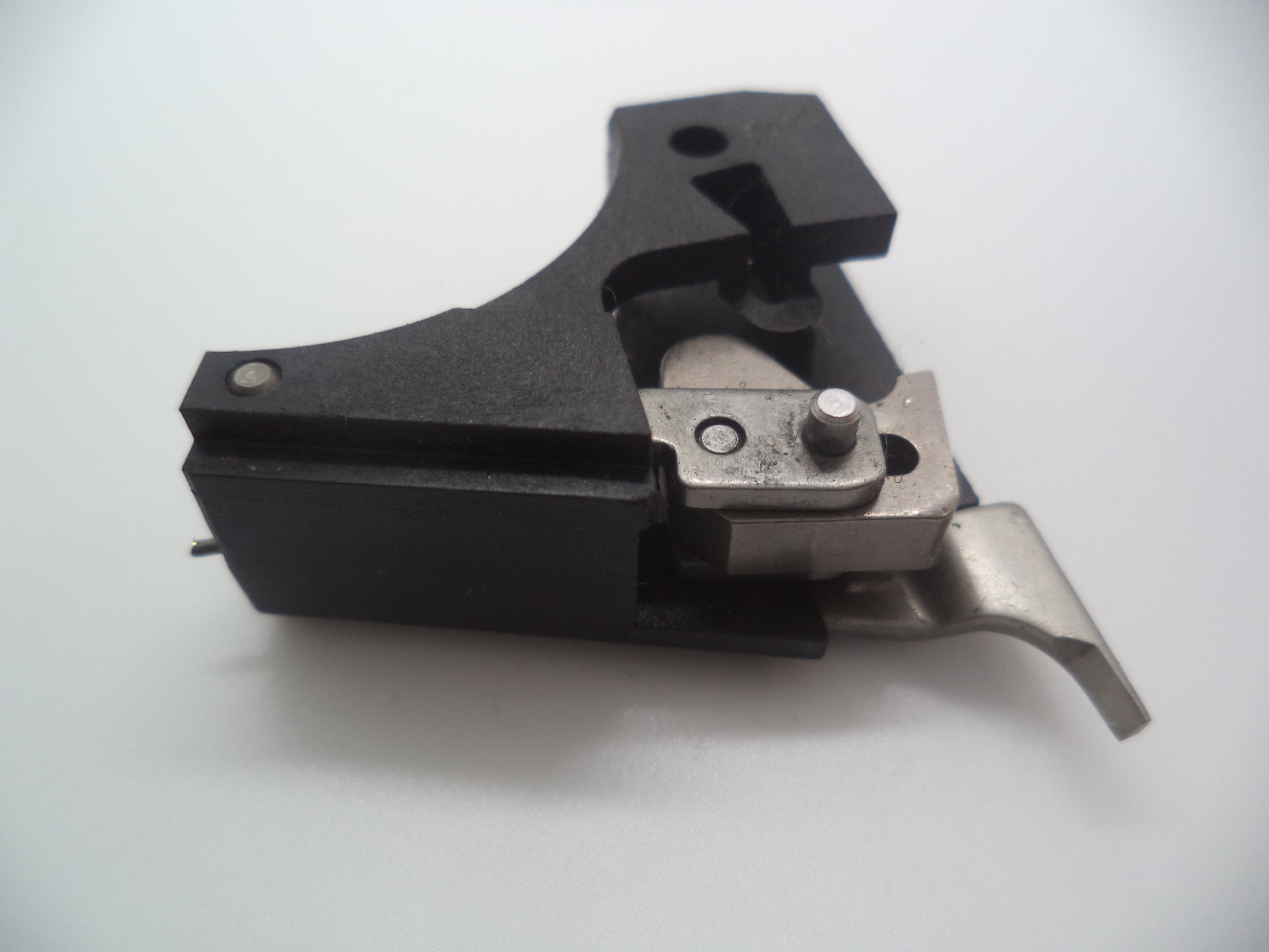V4002 Smith & Wesson Pistol 40V Lever Housing Block Used Part .40 S&W