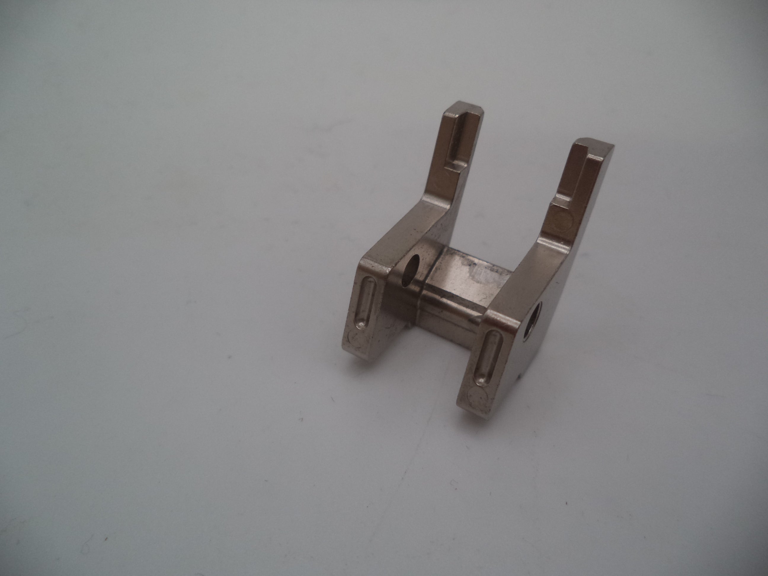 SW40D2 Smith & Wesson Pistol SD40  40 S&W Locking Bolt Used Part