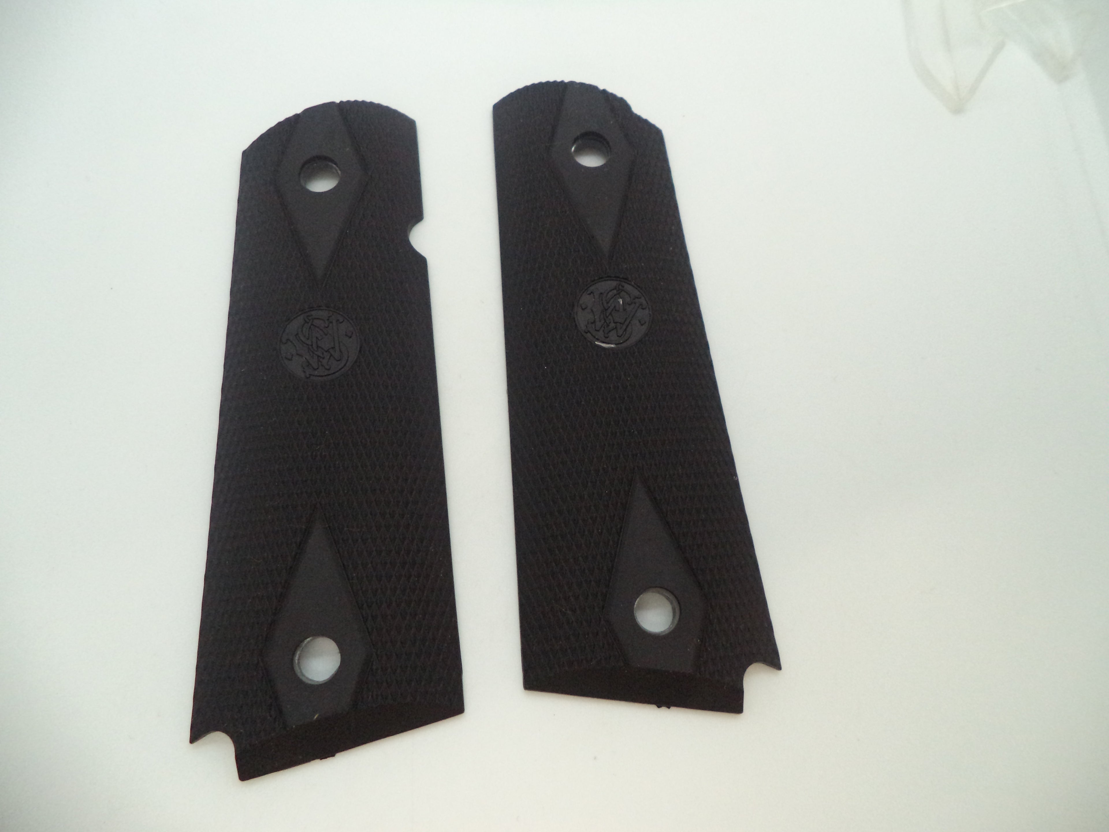 Smith & Wesson 1911 Black Checkered Rubber Grips - Factory New Part 275220000