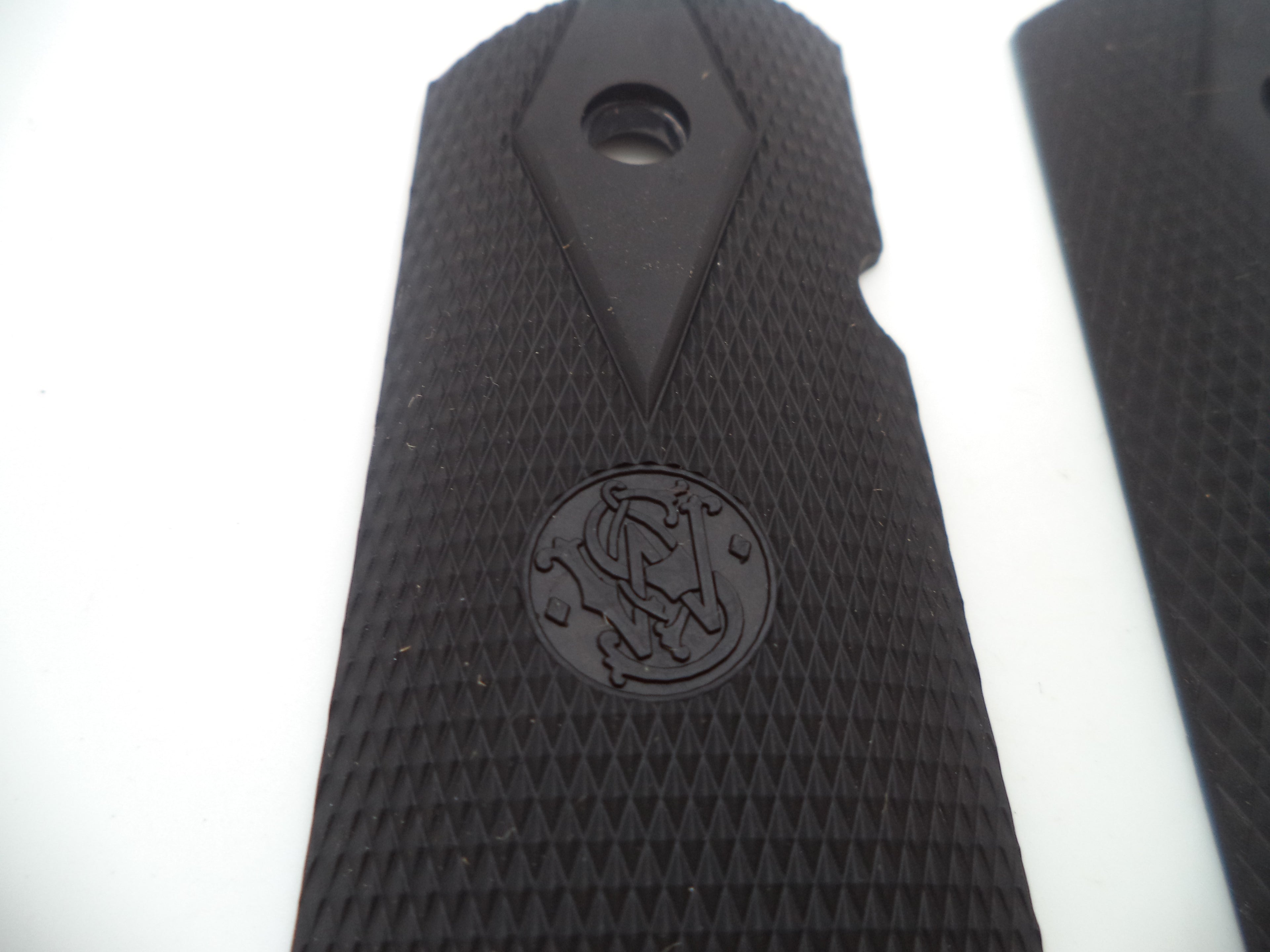 Smith & Wesson 1911 Black Checkered Rubber Grips - Factory New Part 275220000